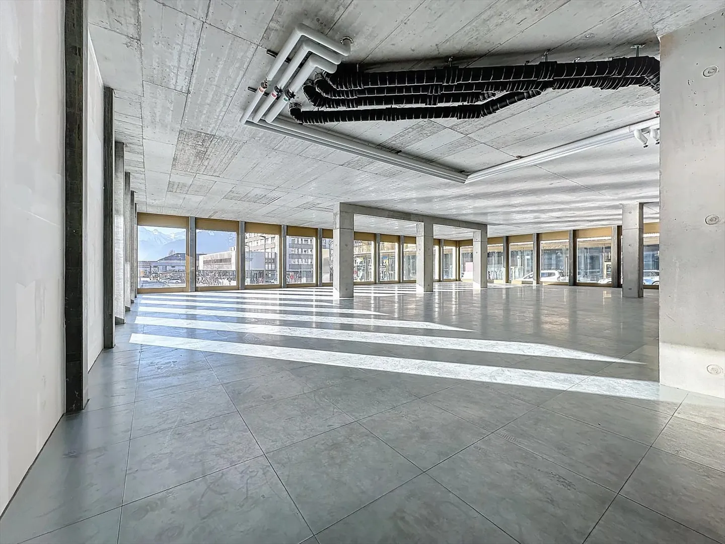 Superbe arcade commerciale de 271.11 m2 à louer dans le nouveau quartier Cour de Gare à Sion - Photo 5 sur 12