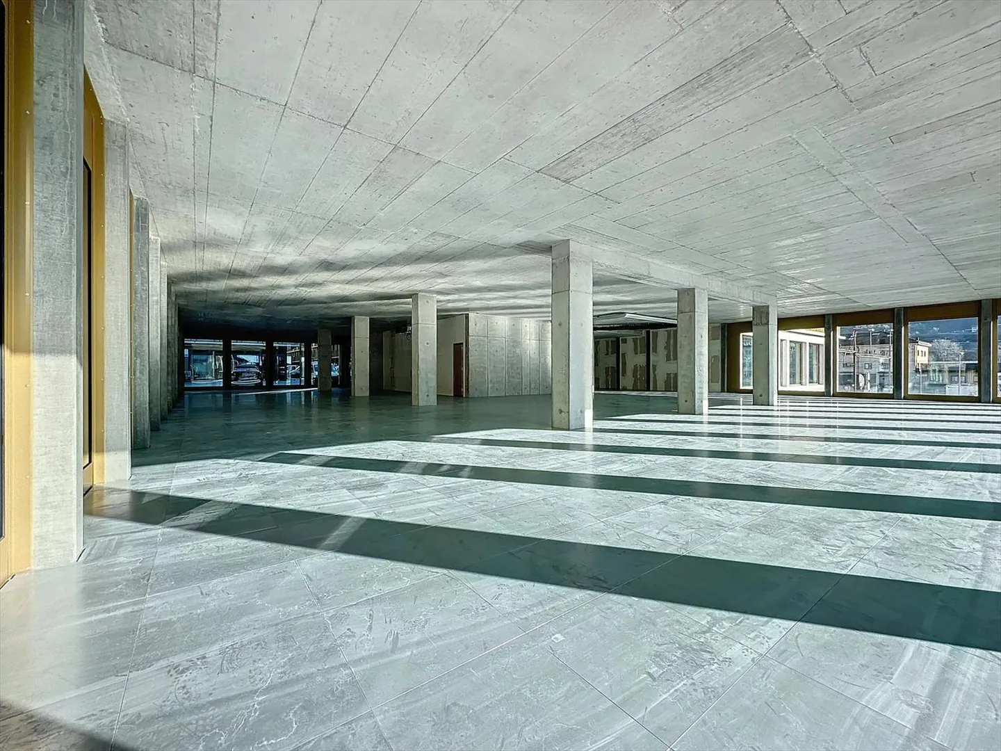 Superbe arcade commerciale de 271.11 m2 à louer dans le nouveau quartier Cour de Gare à Sion - Photo 6 sur 12