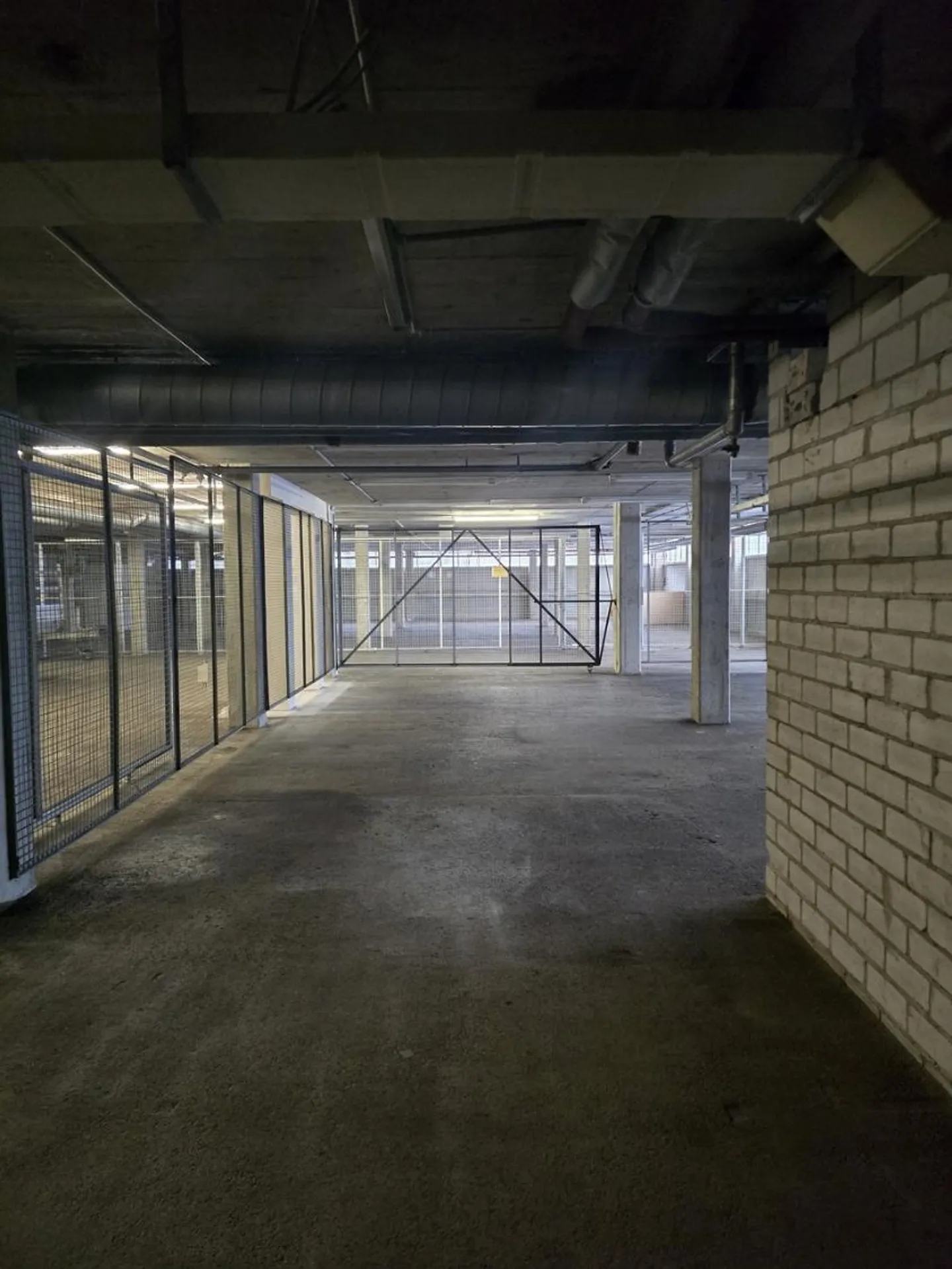 Spazio di archiviazione in affitto - Dimensioni da 45 m2 a 157 m² - Zona industriale - Foto 2 di 5