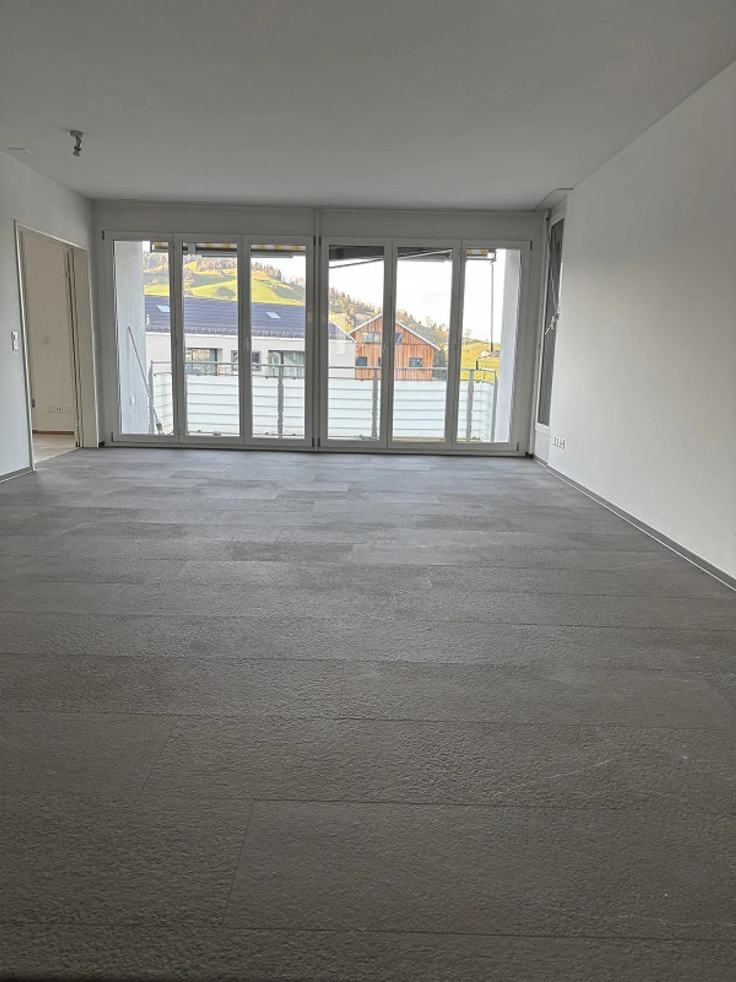 Geräumige 4.5 Zimmer Wohnung - Foto 1 von 14