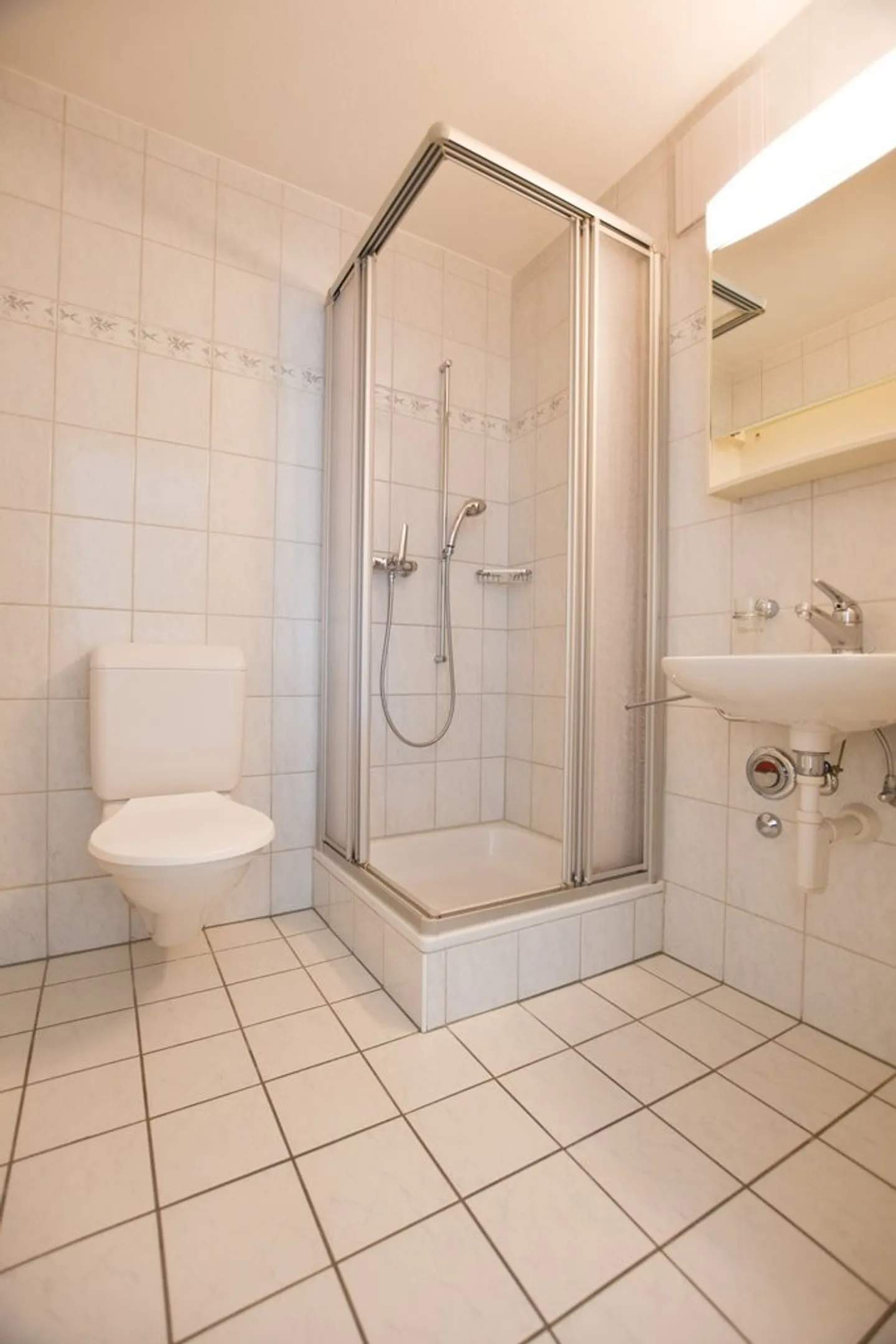 4.5-Zimmerwohnung mit Gartensitzplatz und eigener Waschküche - Foto 8 von 12