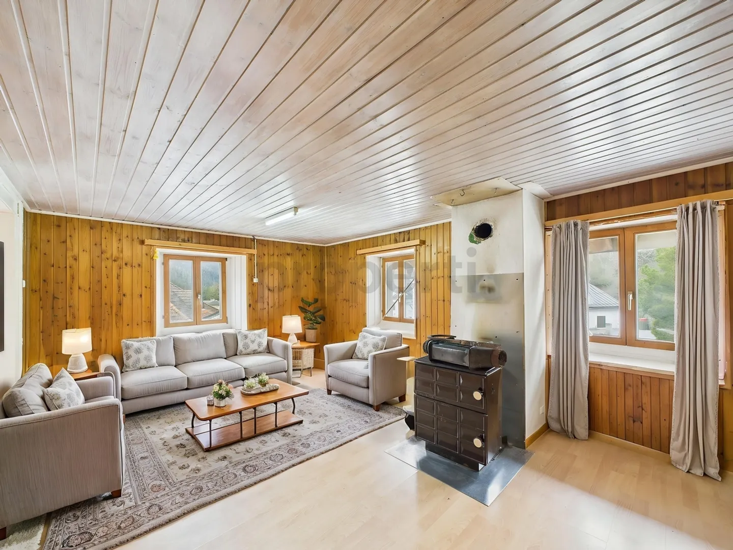 3.5-Zimmer Dachwohnung mit historischem Charme in Surava - Foto 2 von 13