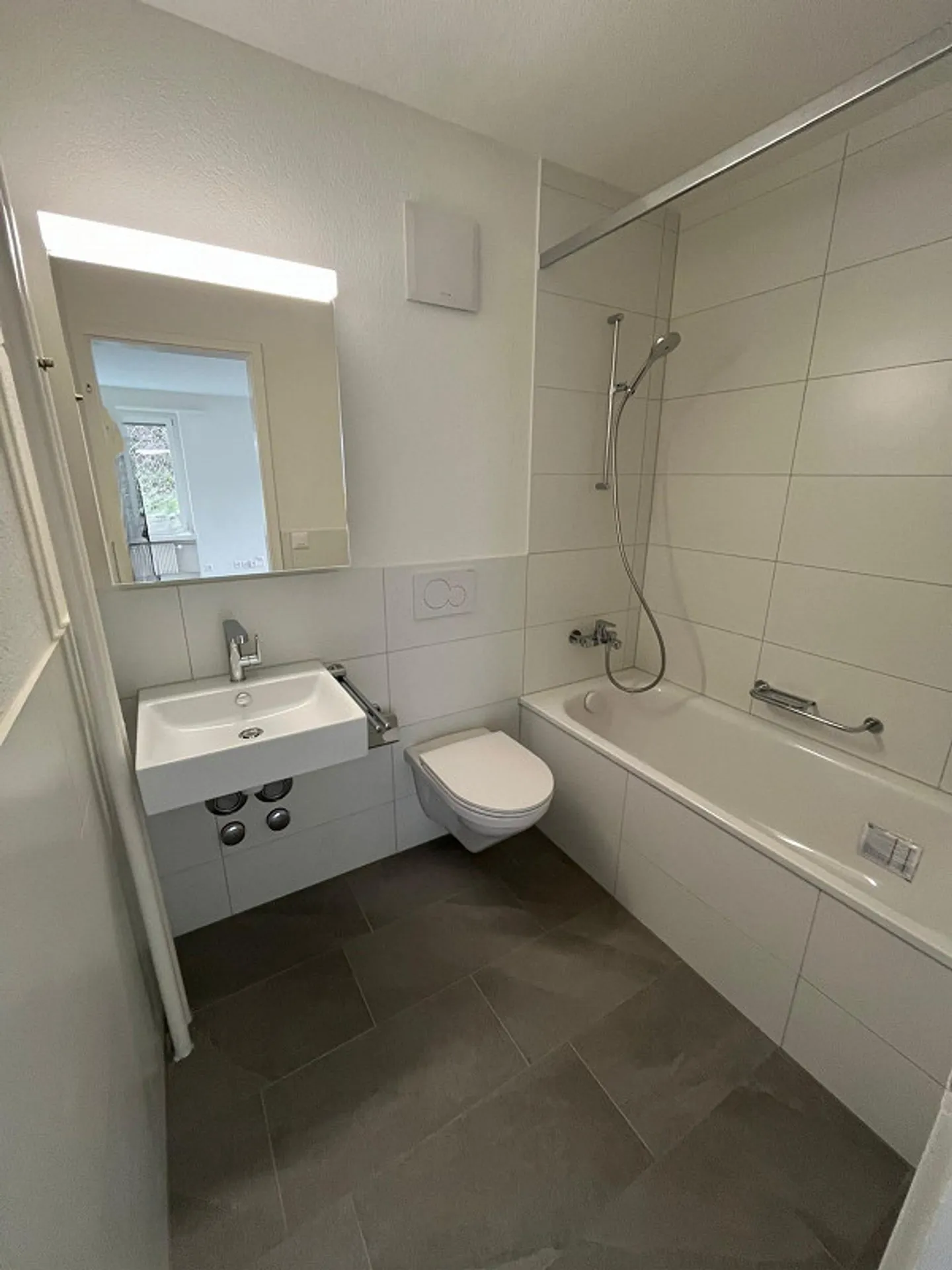 Appartamento 5.5 stanze ristrutturato con attrezzature moderne - Foto 4 di 7