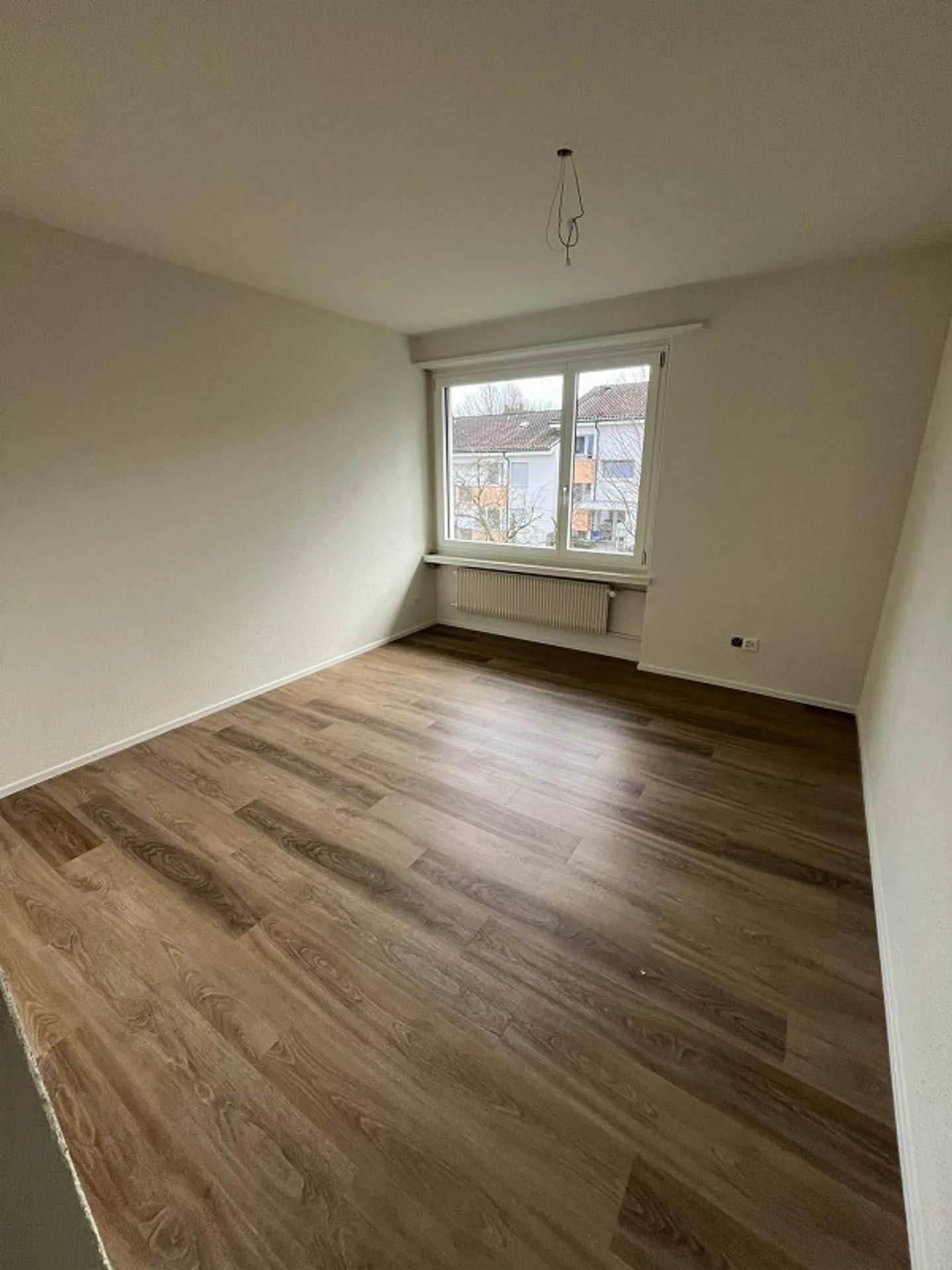 Appartamento 5.5 stanze ristrutturato con attrezzature moderne - Foto 5 di 7