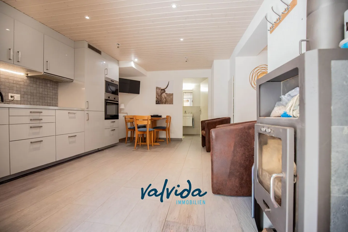 Appartement moderne de 3,5 pièces à louer à Varen - Photo 1 sur 10