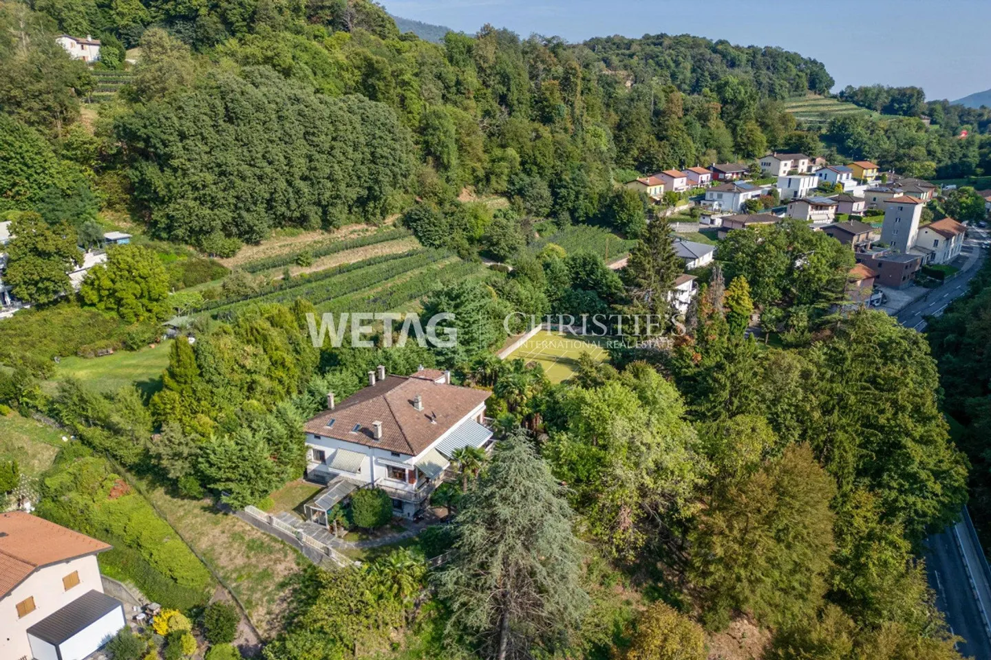 Lugano-Castel San Pietro: Elegant Villa in the midst of a green oasis with tennis court for sale? Primary residence - Photo 1 of 13