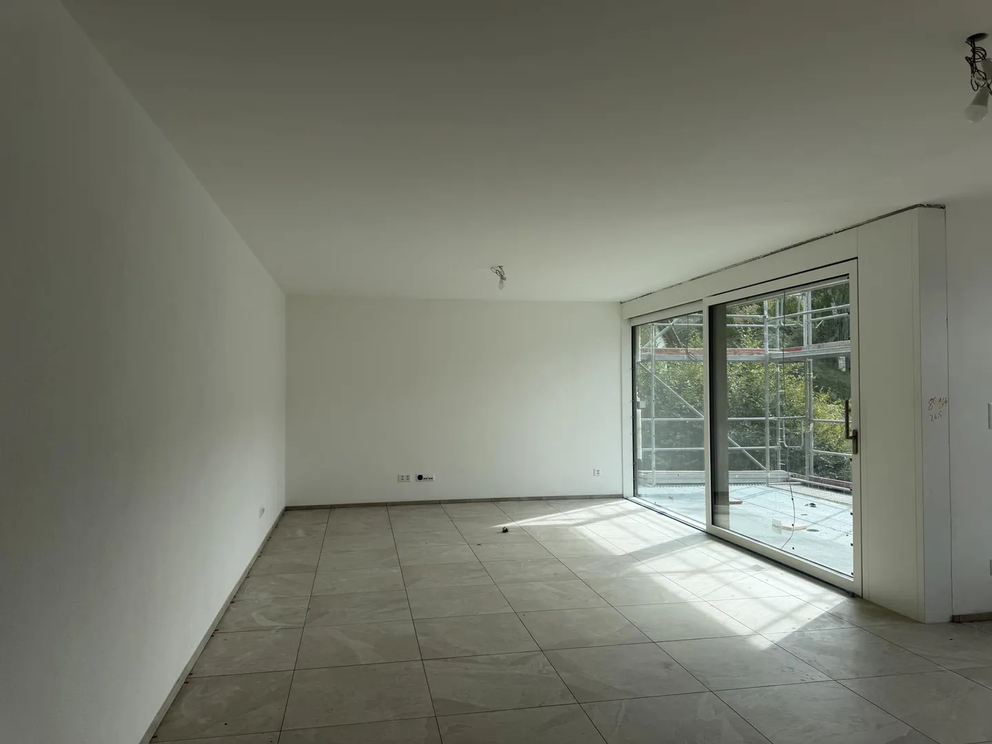 Nuovo appartamento spazioso di 5,5 locali con grande balcone sud-est - Foto 2 di 19