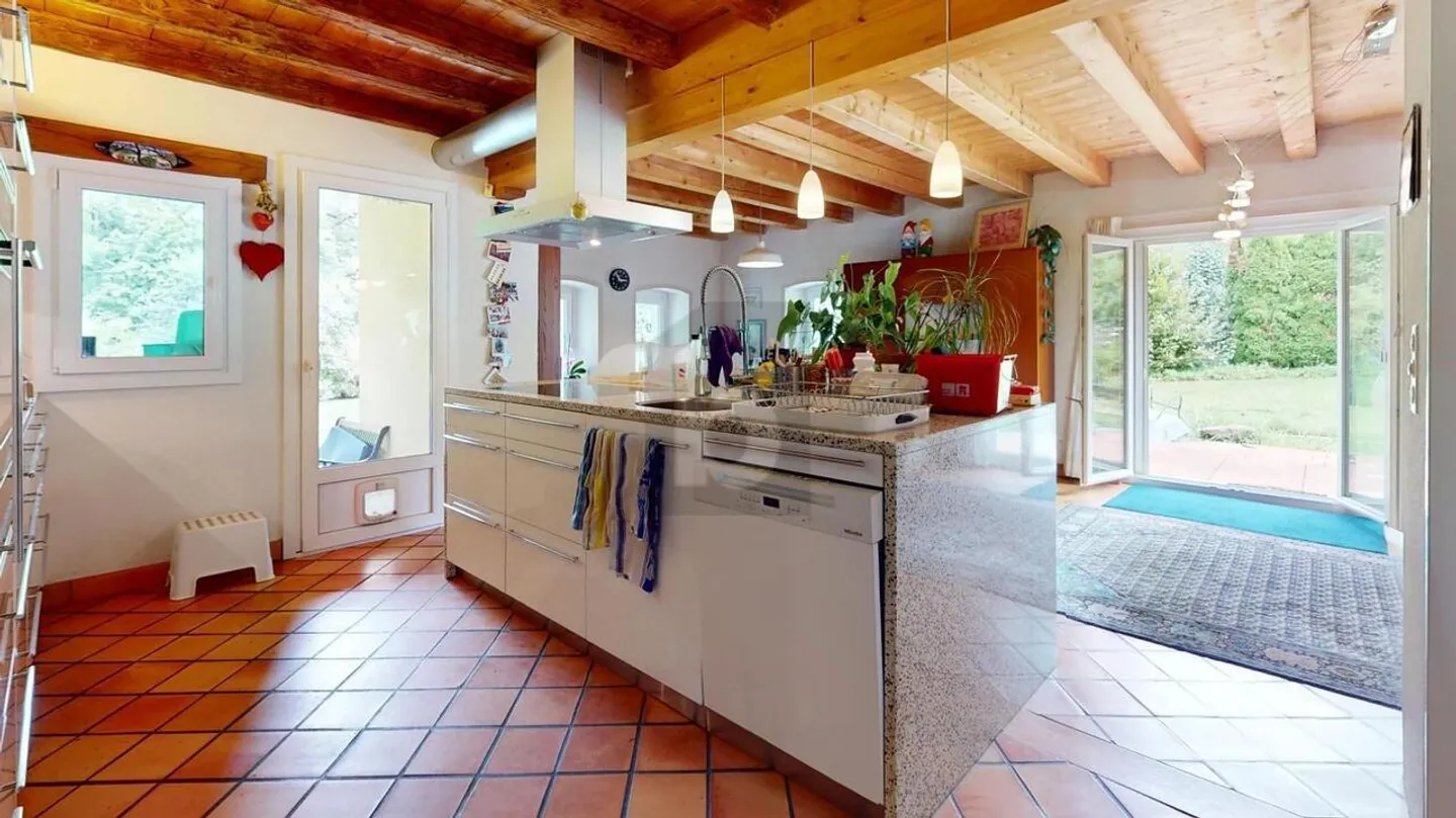 GERÄUMIG, NAHE DEM WALD, ABSOLUTE RUHE - Foto 5 von 6