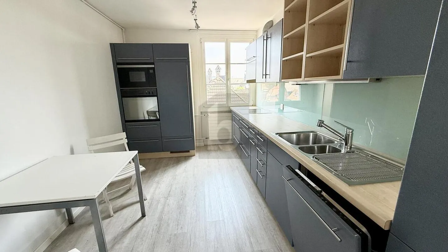 SPACIOUS, BRIGHT WITH BUILDING LAND RESERVE - Photo 5 of 6