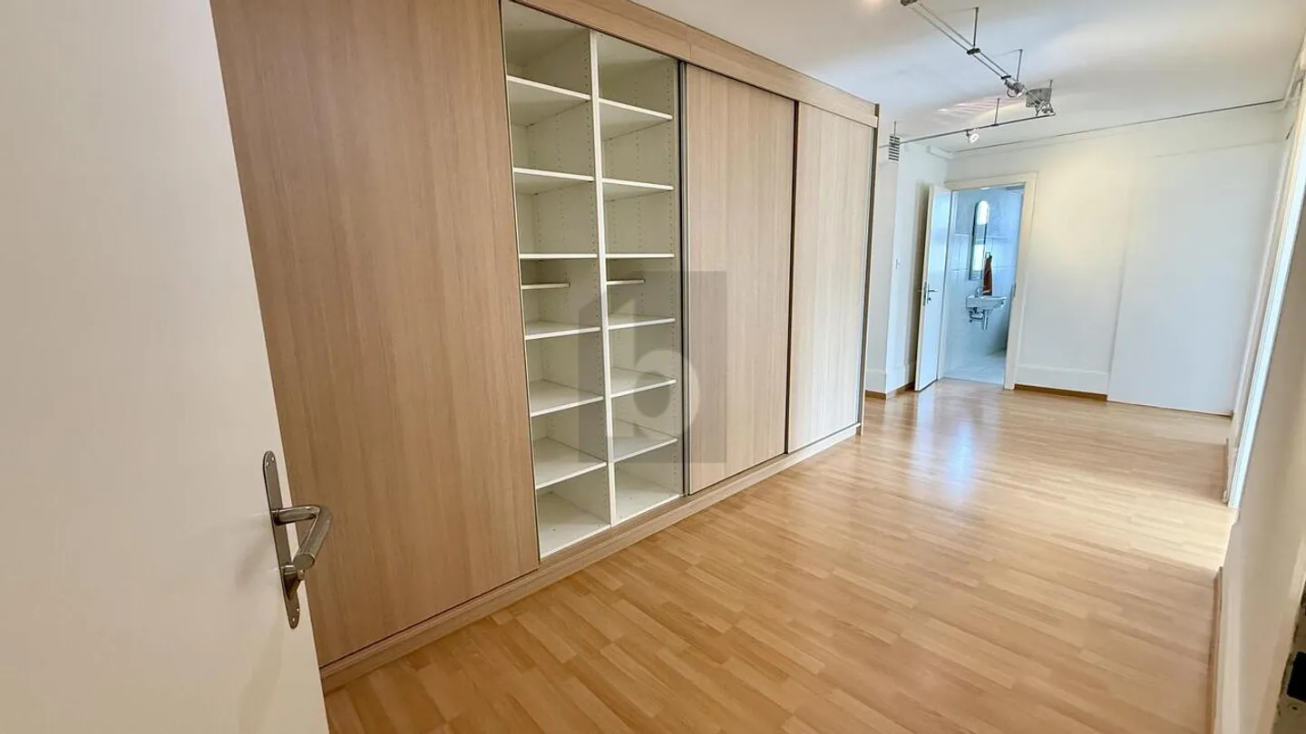 SPACIOUS, BRIGHT WITH BUILDING LAND RESERVE - Photo 3 of 6