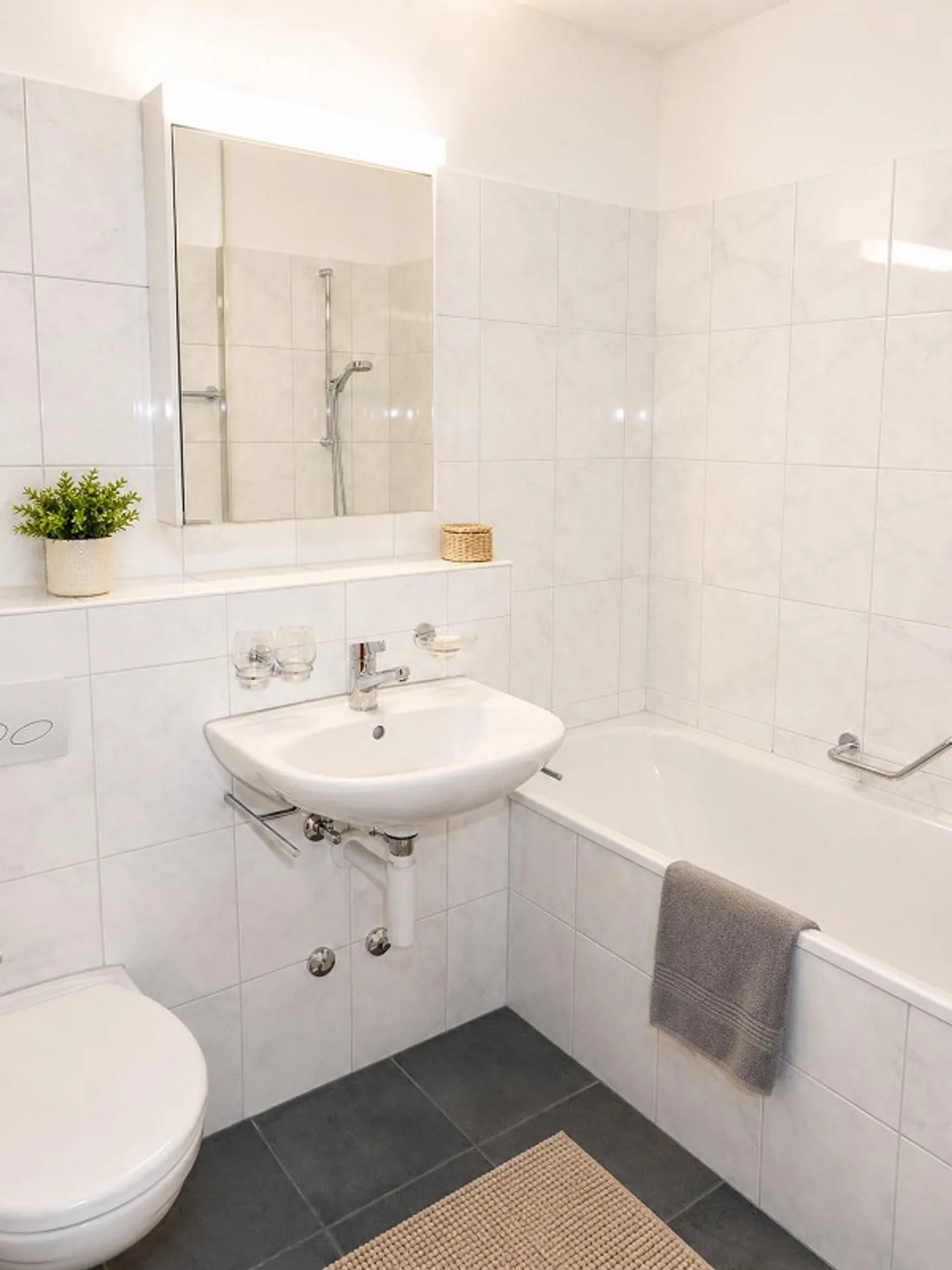 Appartamento 3,5 locali con giardino soleggiato privato (50m2); ascensore - Foto 6 di 10