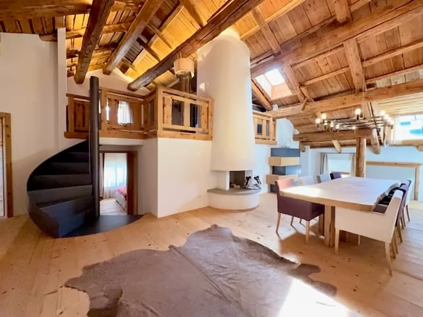 Zuoz - Elegant Apartment in a Typical Engadine House - Photo 1 of 13