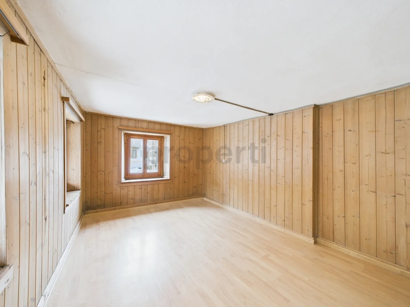 3.5-Zimmer Dachwohnung mit historischem Charme in Surava - Foto 6 von 13