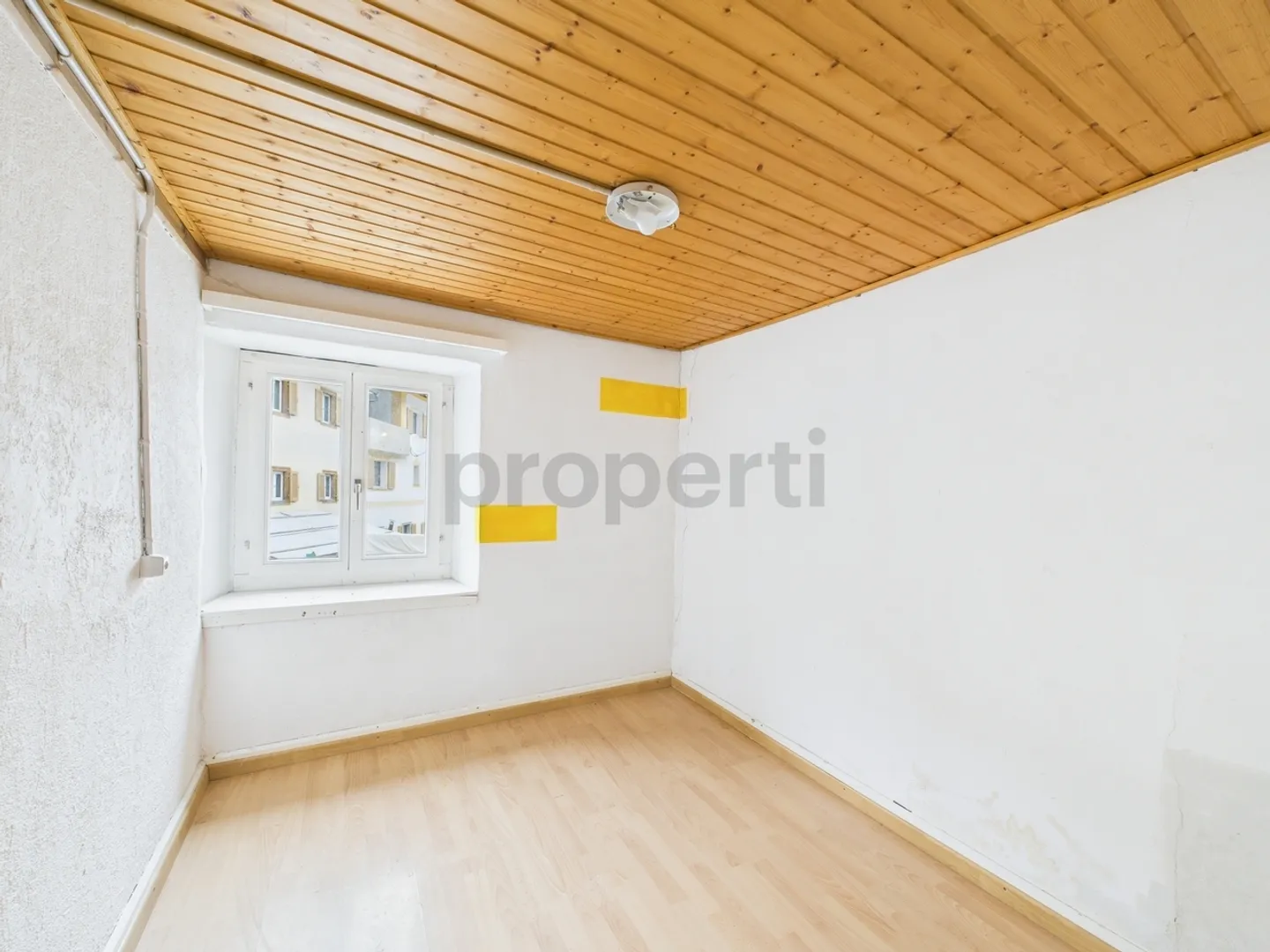 3.5-Zimmer Dachwohnung mit historischem Charme in Surava - Foto 8 von 13
