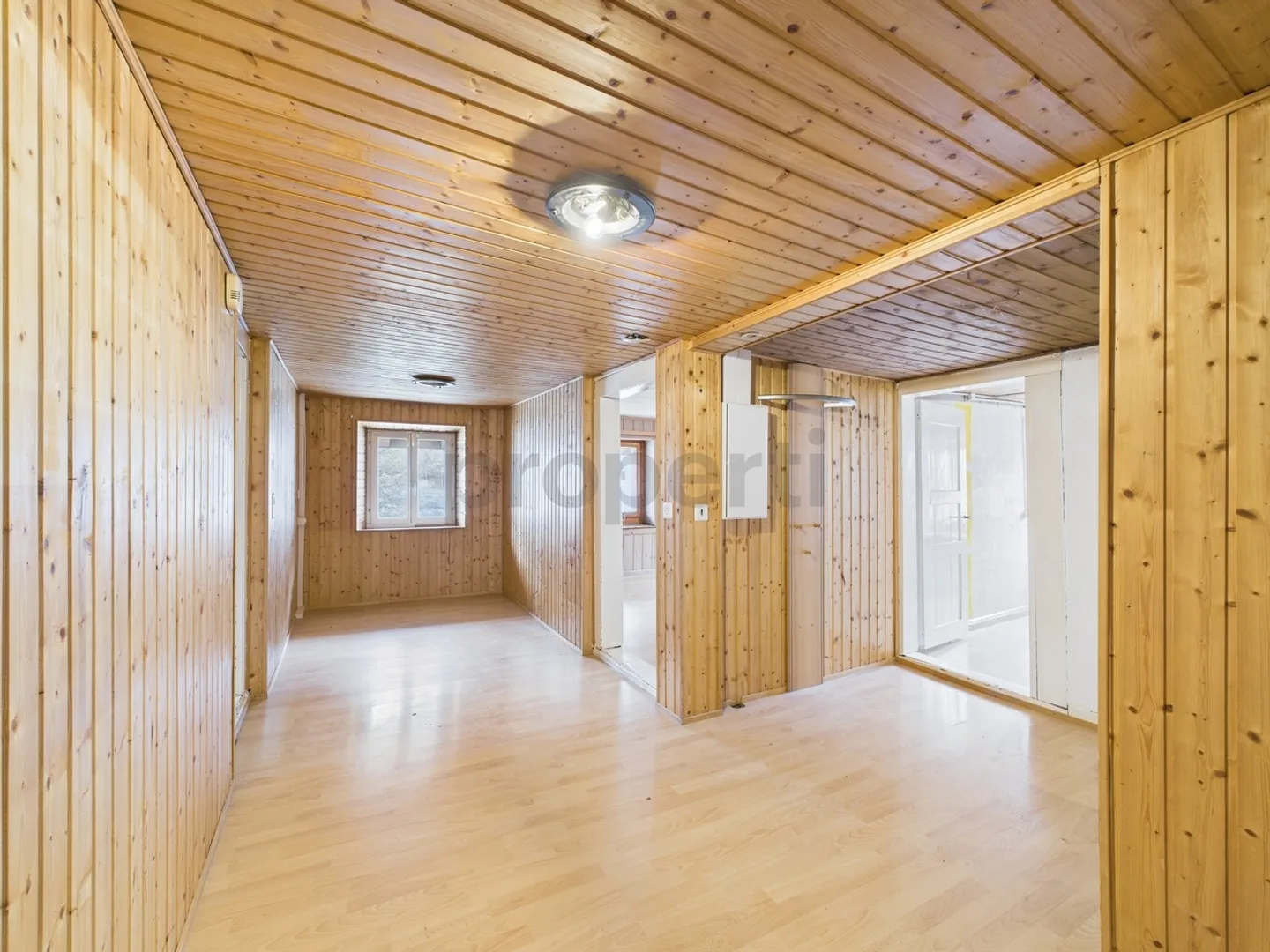 3.5-Zimmer Dachwohnung mit historischem Charme in Surava - Foto 9 von 13