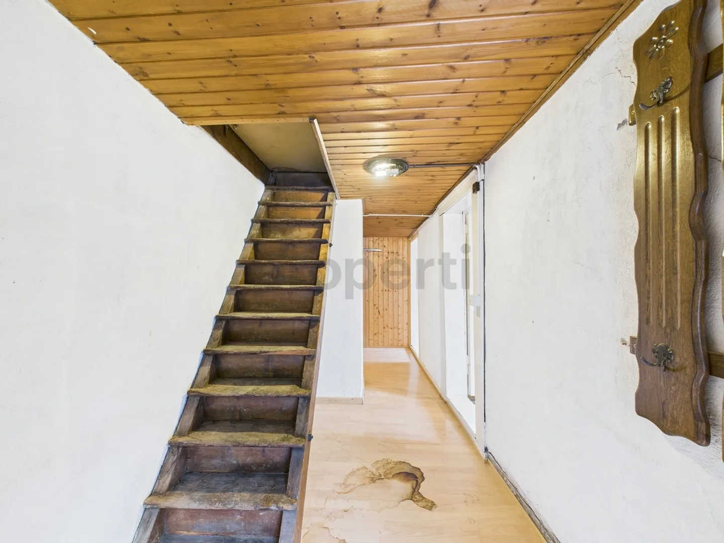 3.5-Zimmer Dachwohnung mit historischem Charme in Surava - Foto 11 von 13