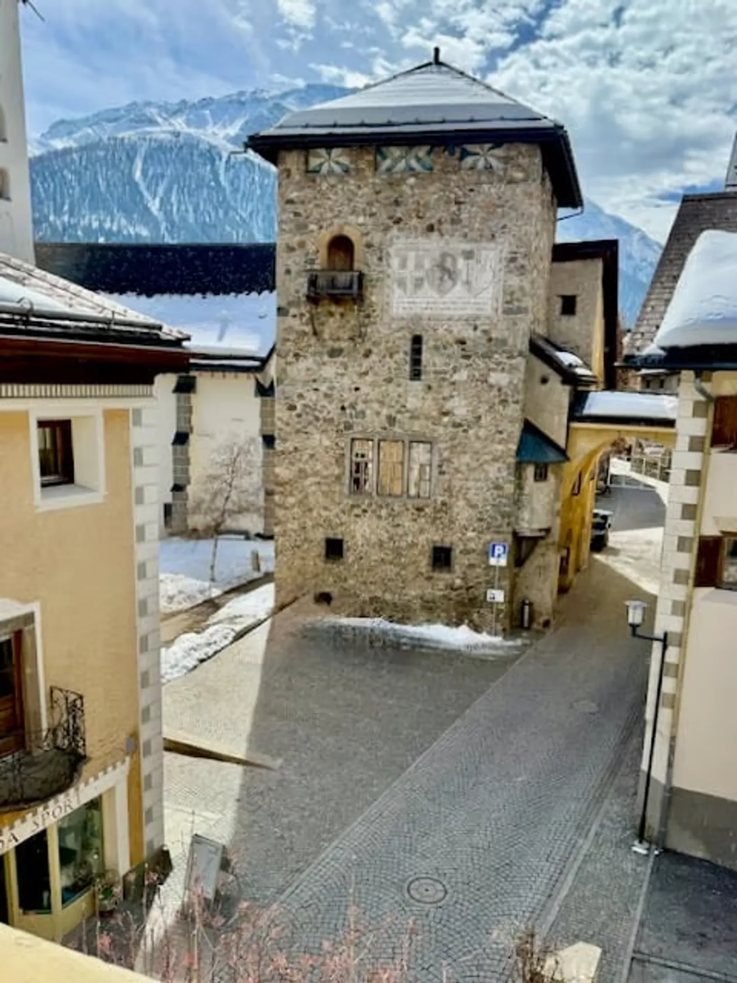 Zuoz - Elegant Apartment in a Typical Engadine House - Photo 13 of 13