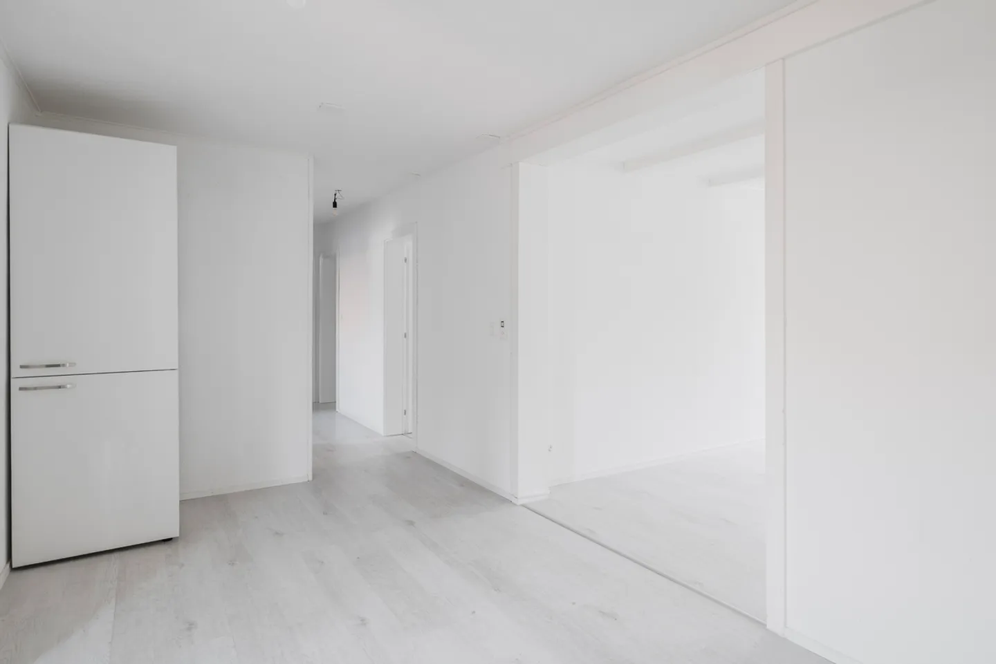 Appartamento luminoso di 3,5 stanze in affitto - Foto 3 di 8