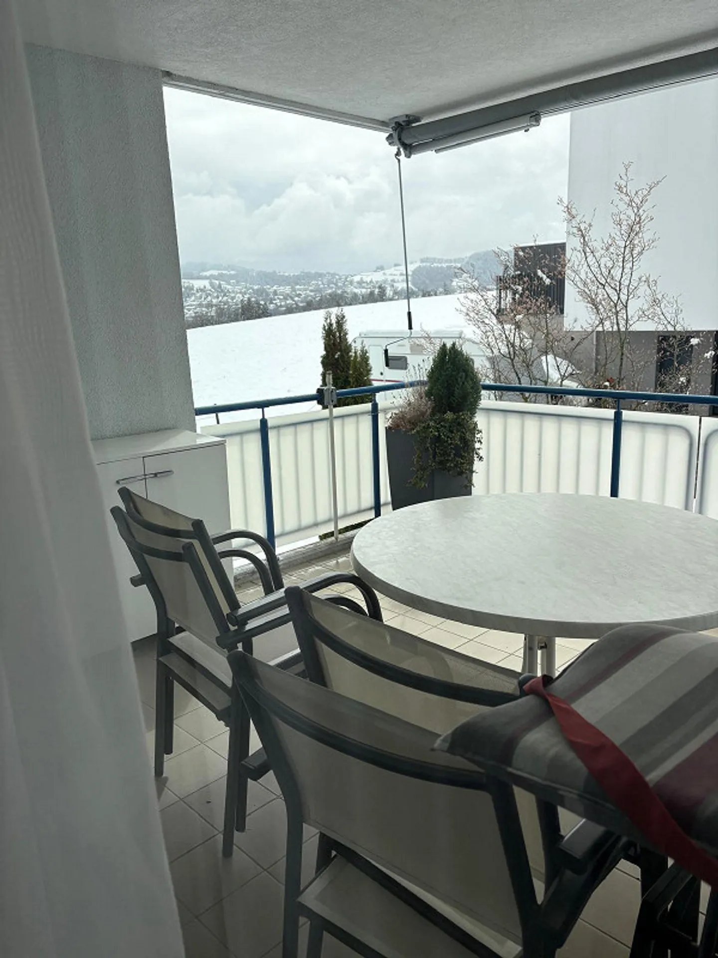 Helle Wohnung mit traumhaftem Ausblick - Foto 8 von 12
