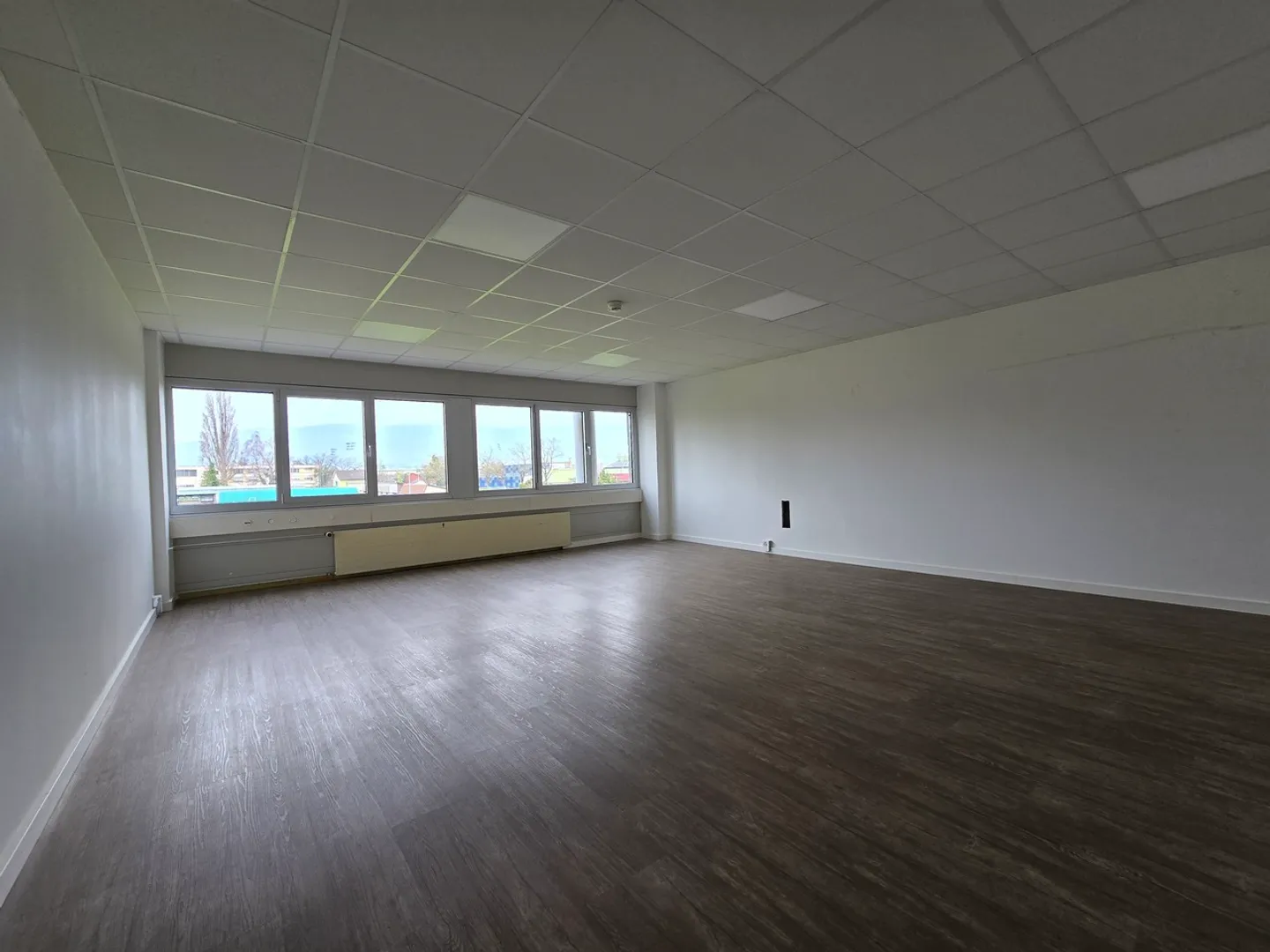 62m2 Office - Close to Highway/Train Station - Yverdon-les-Bains - Photo 2 of 5