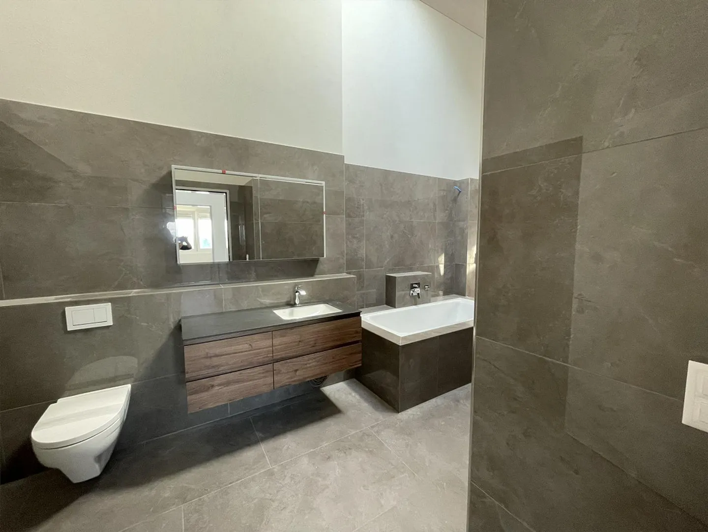 Appartement en attique de 4,5 pièces à Mörschwil, première location - Photo 11 sur 23