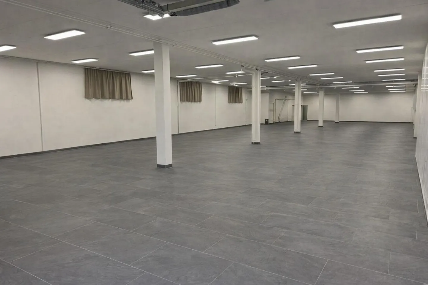 Sala / Showroom - perfetto per collezionisti, commercianti e aziende - Foto 2 di 3
