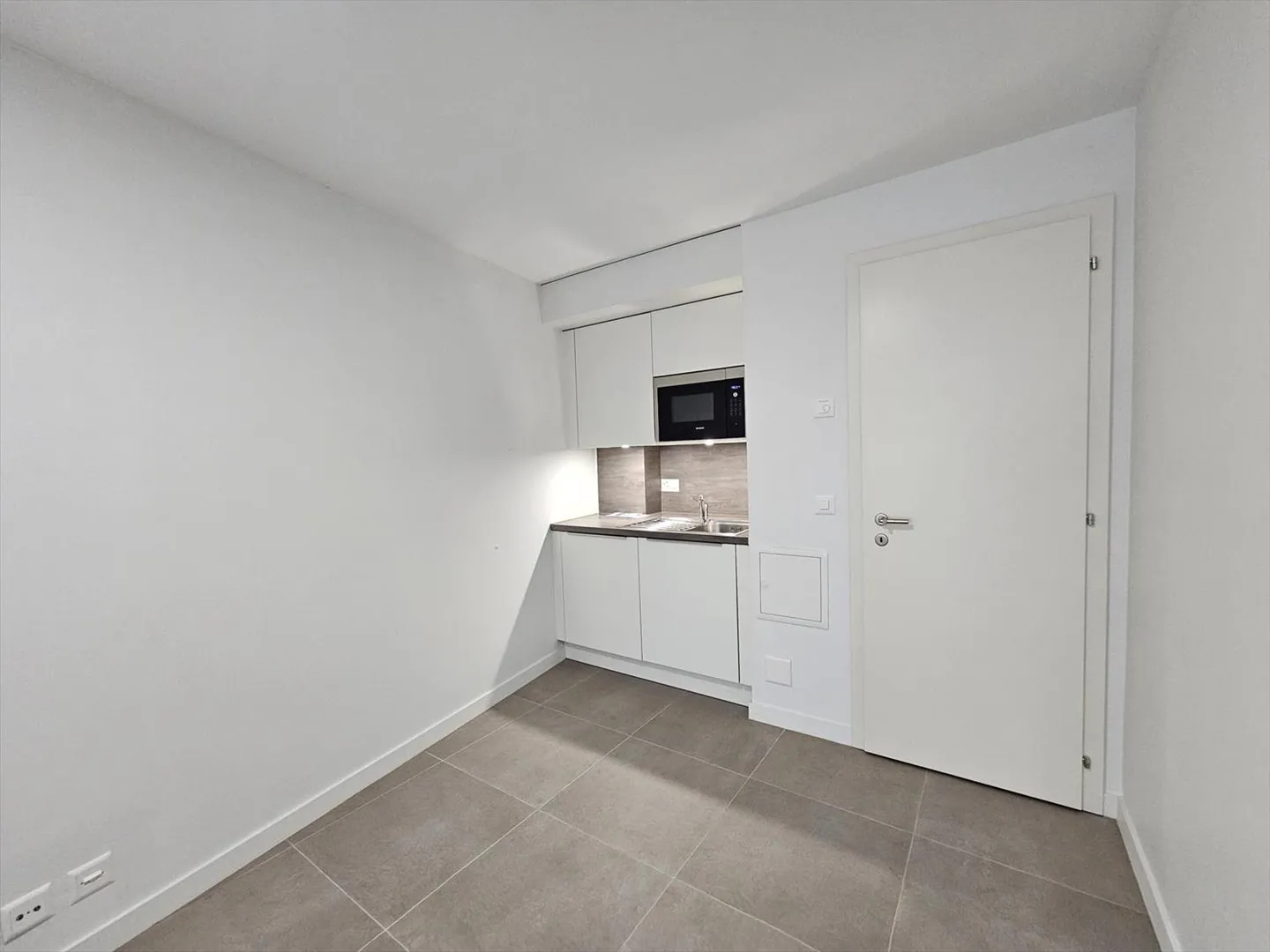 Jolie arcade à louer au centre de Rolle - Photo 3 sur 4