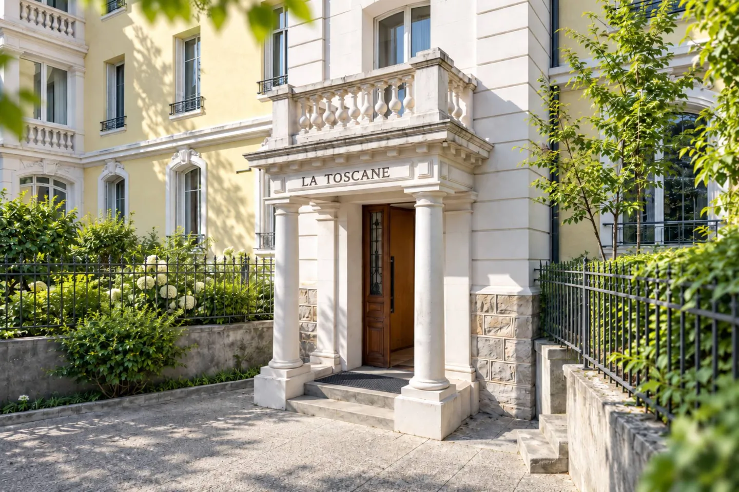 Elegant Apartment in Villa Toscane - Photo 10 of 12