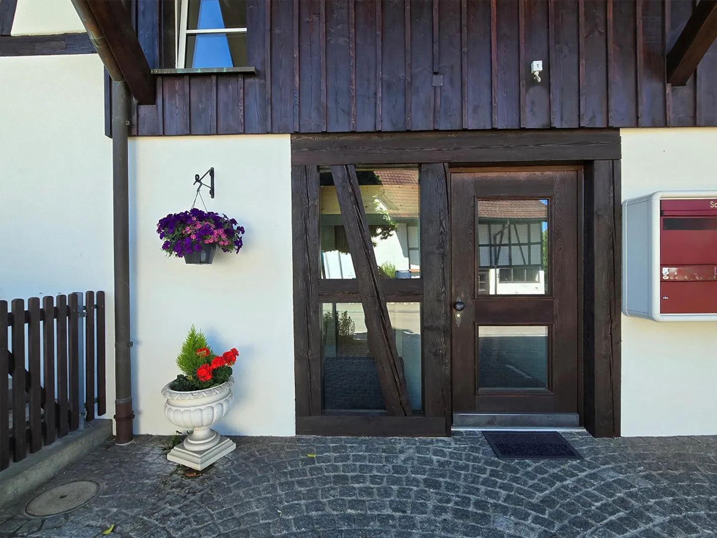Spacious Garden Apartment with Winter Garden - Photo 3 of 14