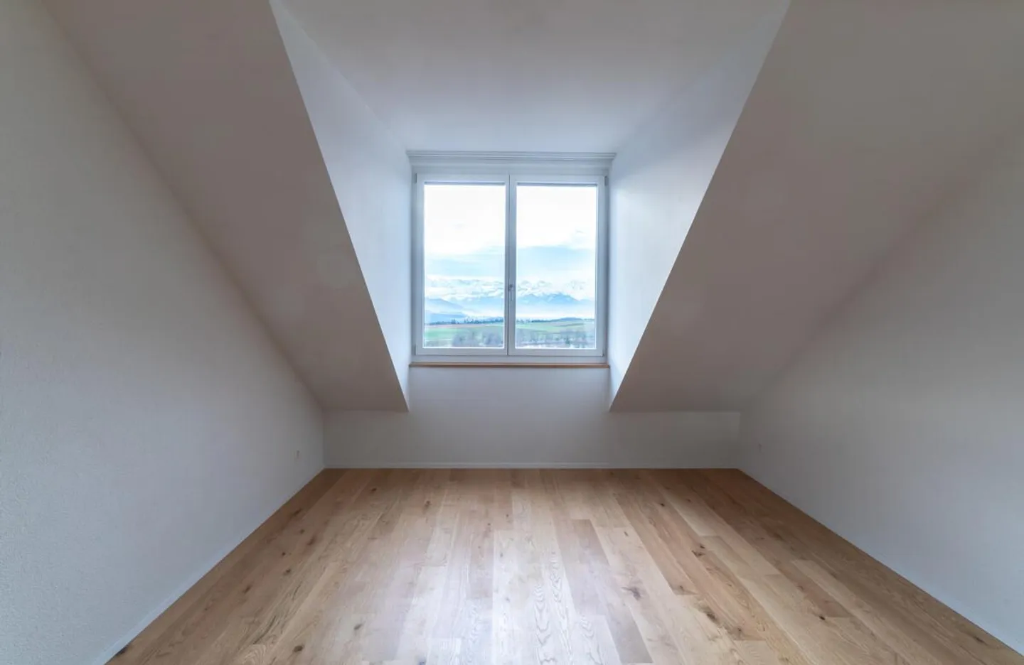 Great attic apartment in Gerzensee with mountain view - Photo 4 of 12