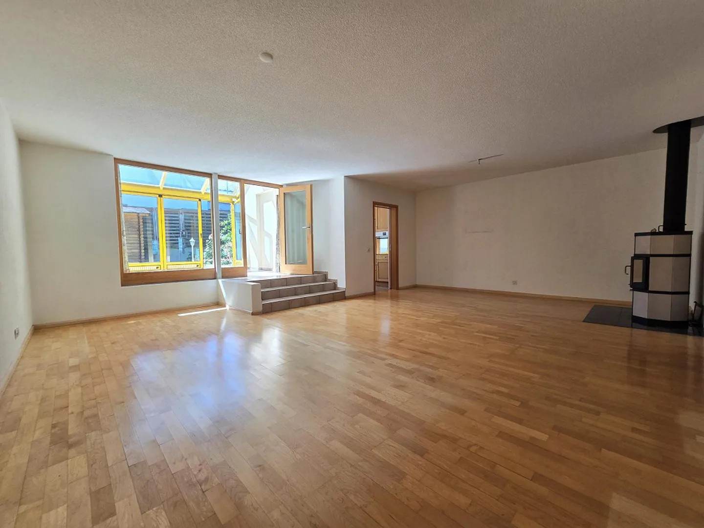 Spacious Garden Apartment with Winter Garden - Photo 7 of 14