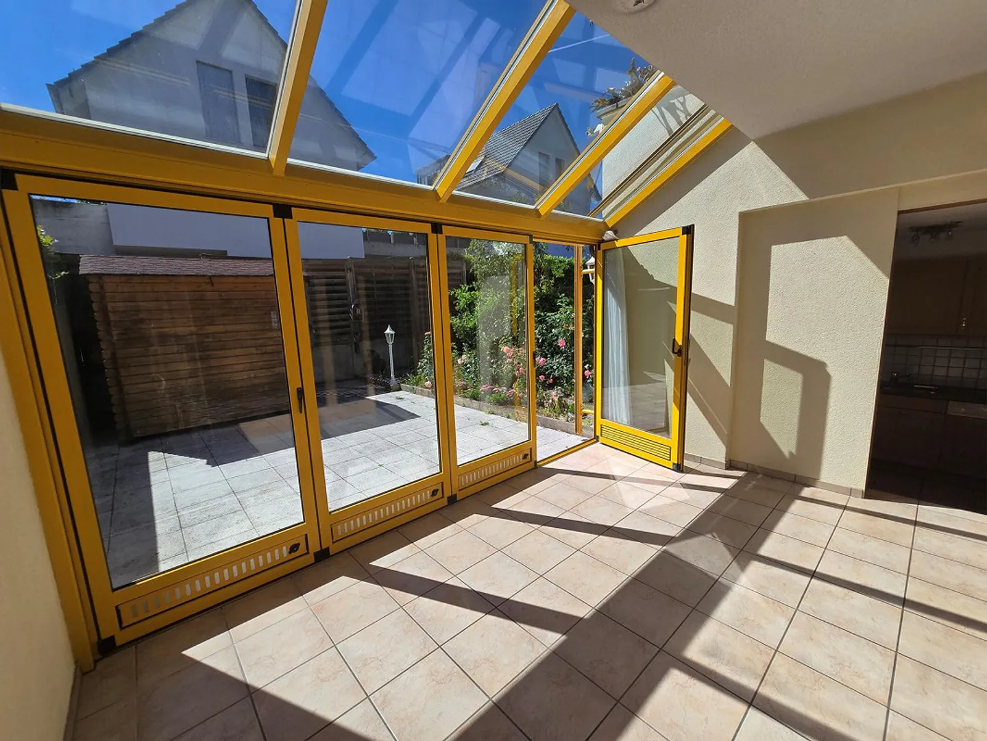 Spacious Garden Apartment with Winter Garden - Photo 8 of 14
