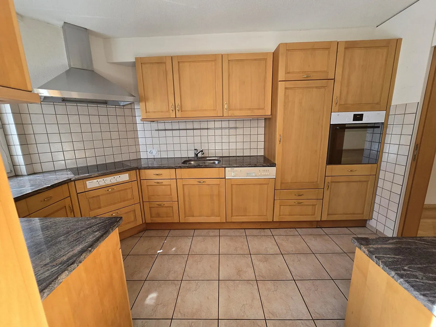 Spacious Garden Apartment with Winter Garden - Photo 10 of 14