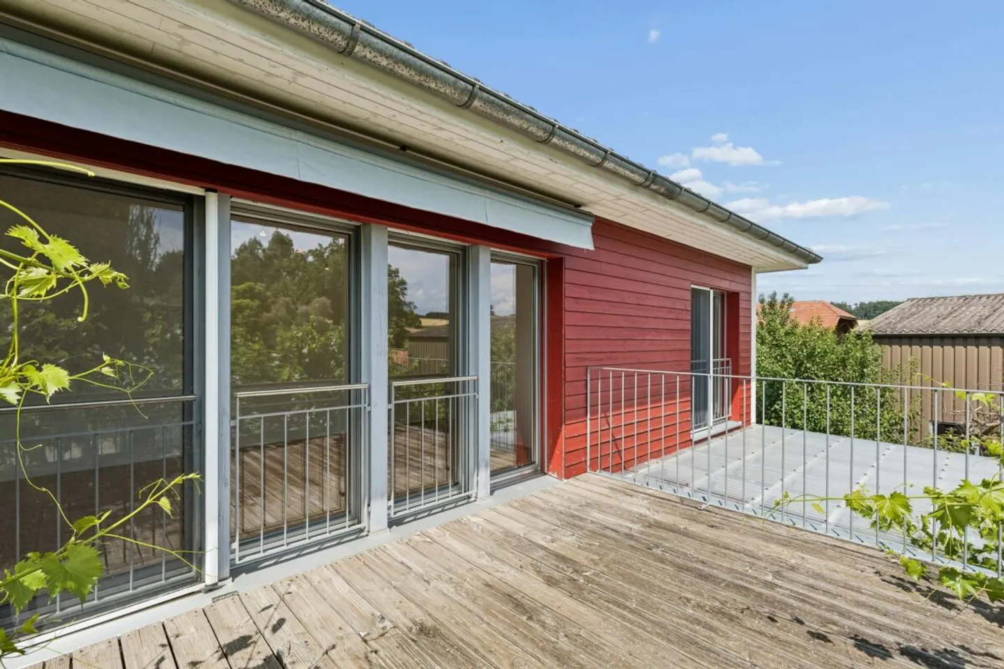Modernized 4.5-room single-family house with family-friendly surroundings - Photo 9 of 14