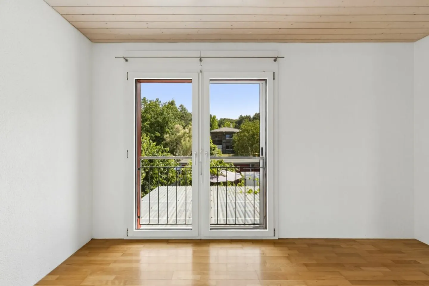 Modernized 4.5-room single-family house with family-friendly surroundings - Photo 10 of 14