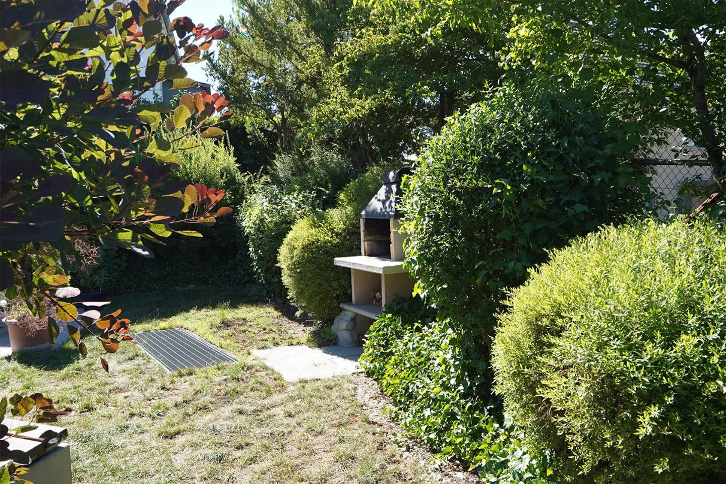 Spacious Garden Apartment with Winter Garden - Photo 13 of 14