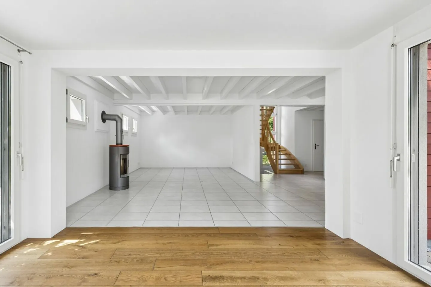Modernized 4.5-room single-family house with family-friendly surroundings - Photo 4 of 14