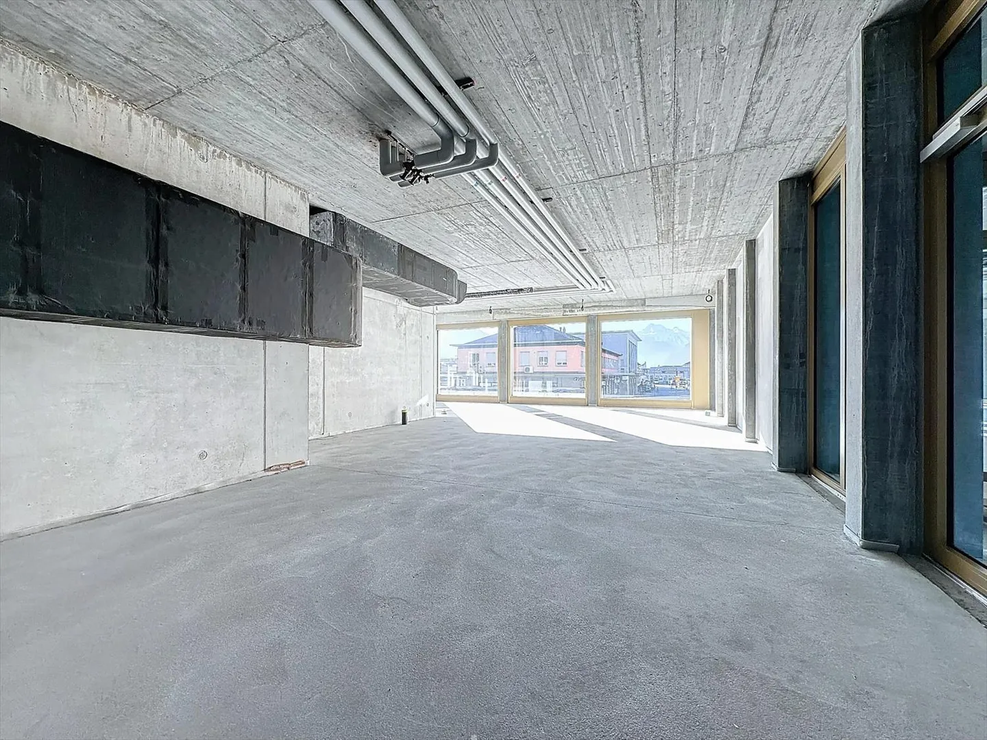 Superba arcade commerciale di 171,46 m2 in affitto nel nuovo quartiere Cour de Gare a Sion - Foto 2 di 5