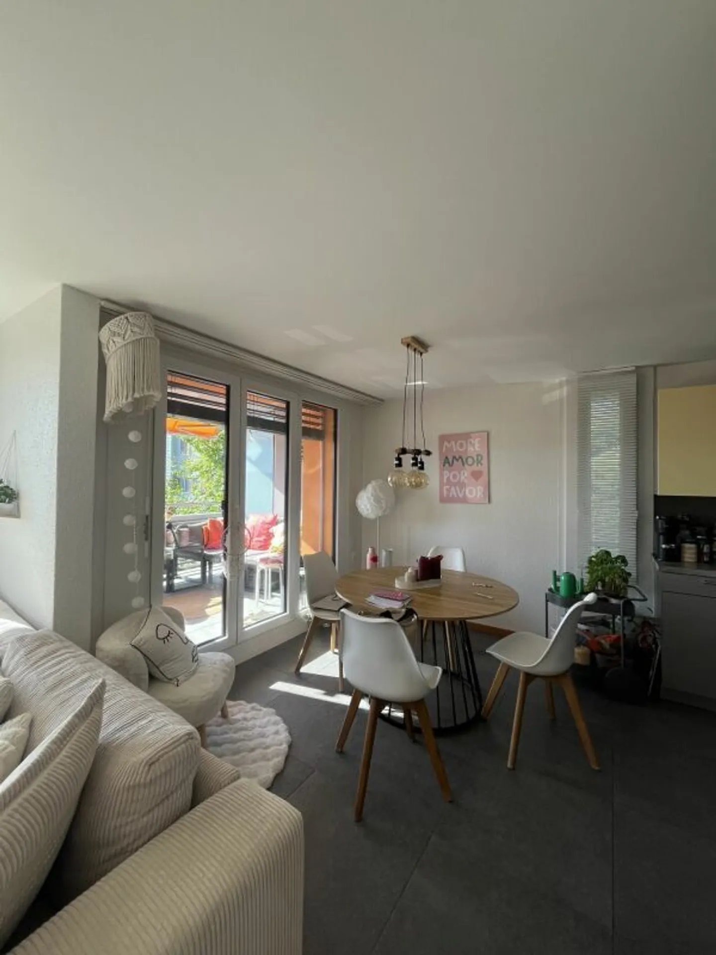 Bright 2.5 Room Apartment - Photo 4 of 9