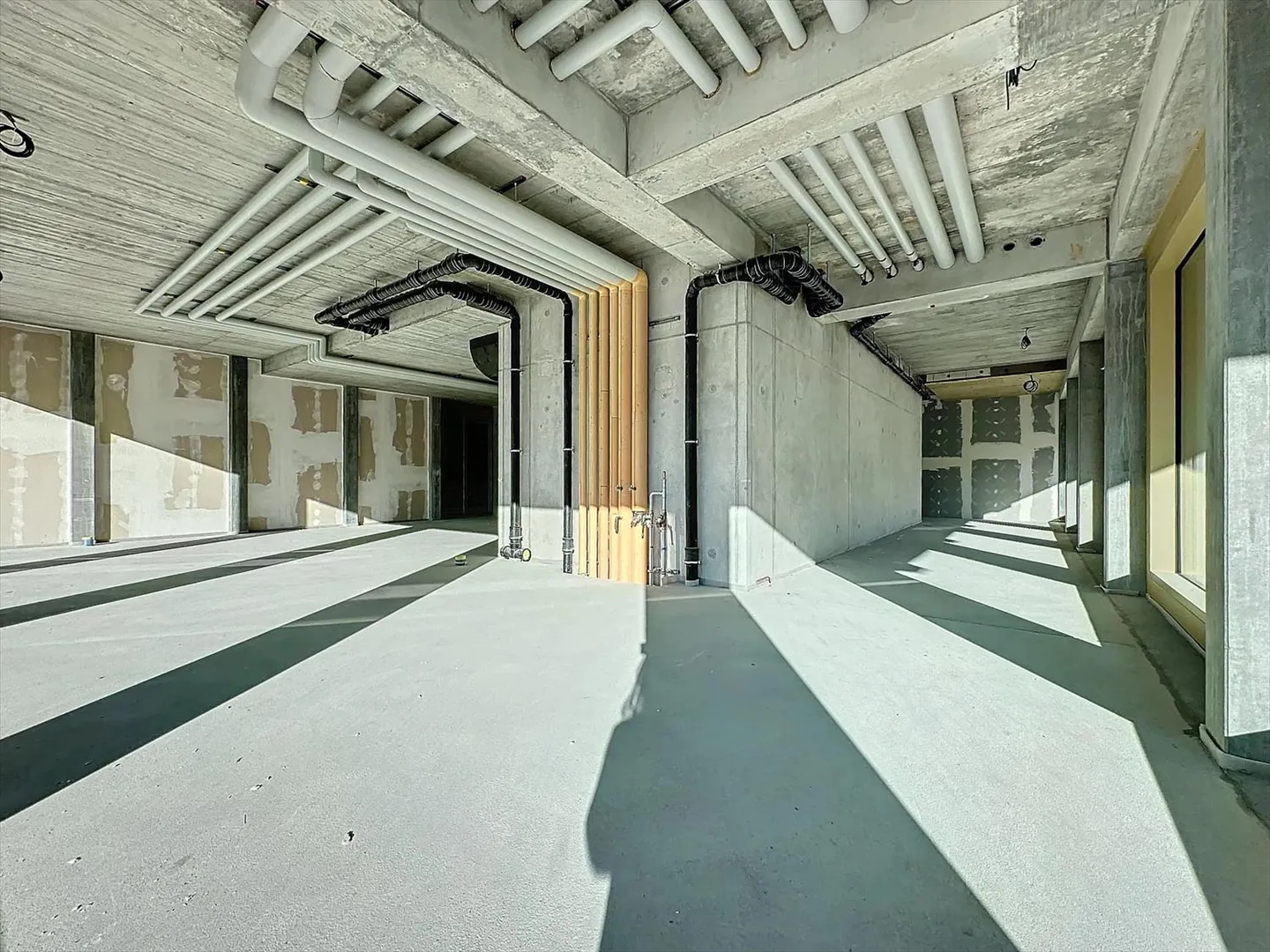 Superba arcade commerciale di 171,46 m2 in affitto nel nuovo quartiere Cour de Gare a Sion - Foto 3 di 5