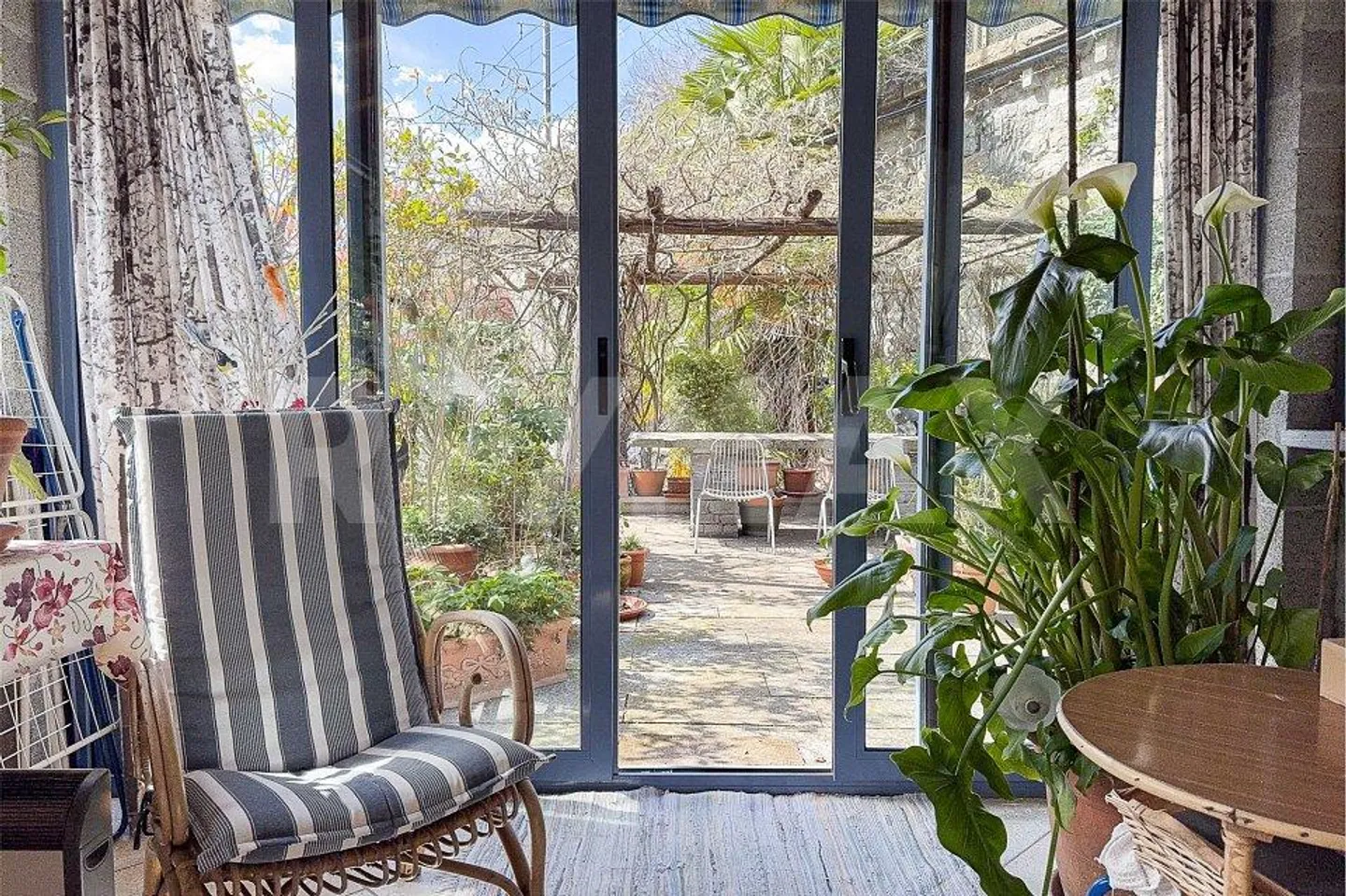 Renoviertes Haus mit Pergola - Foto 9 von 13