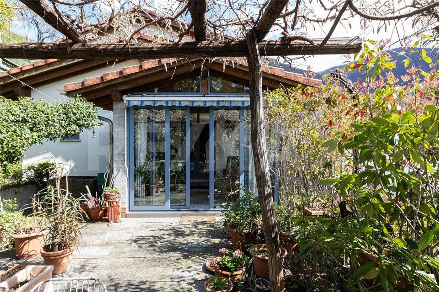 Renoviertes Haus mit Pergola - Foto 8 von 13