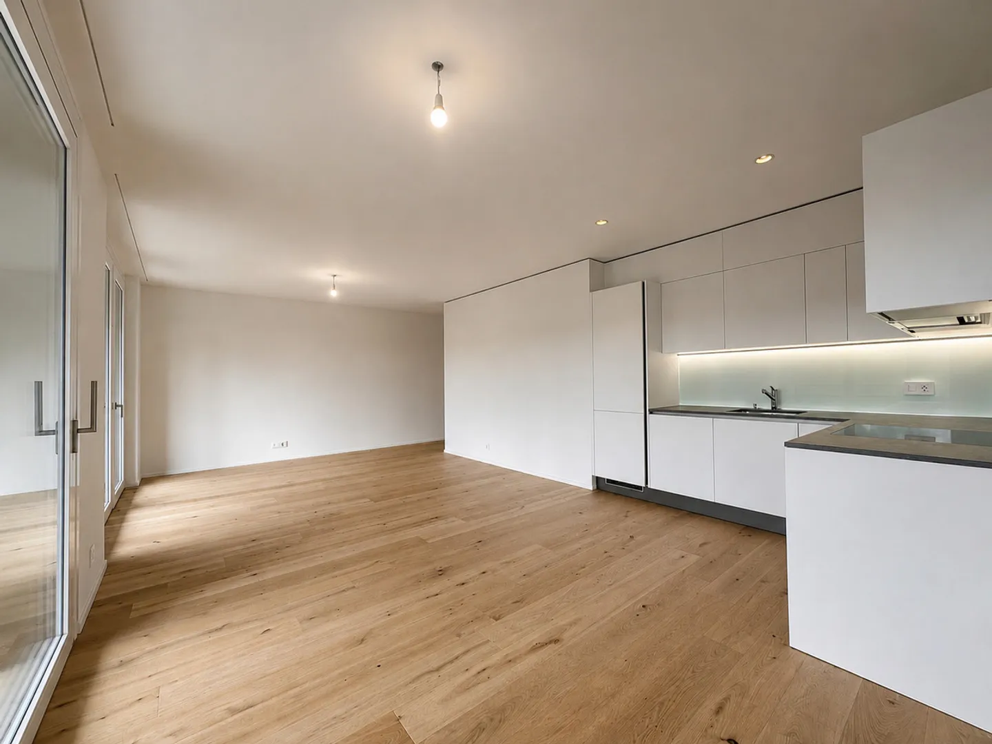 Condominium Apartment - Photo 2 of 11