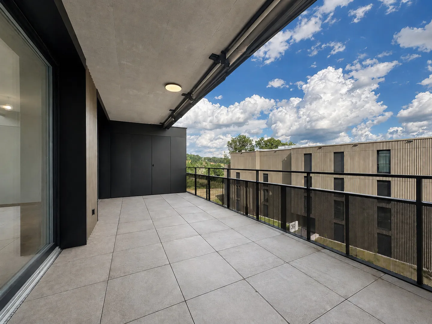 Condominium Apartment - Photo 3 of 11