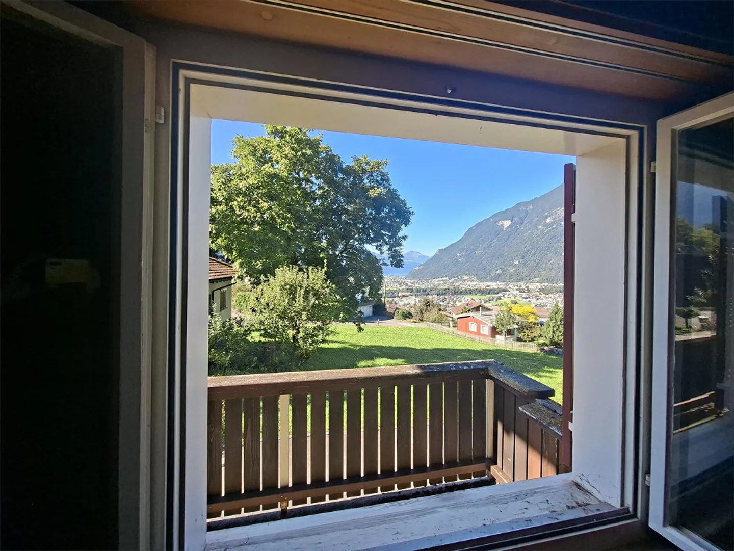 Charmantes Freistehendes Haus mit Aussicht - Foto 2 von 7