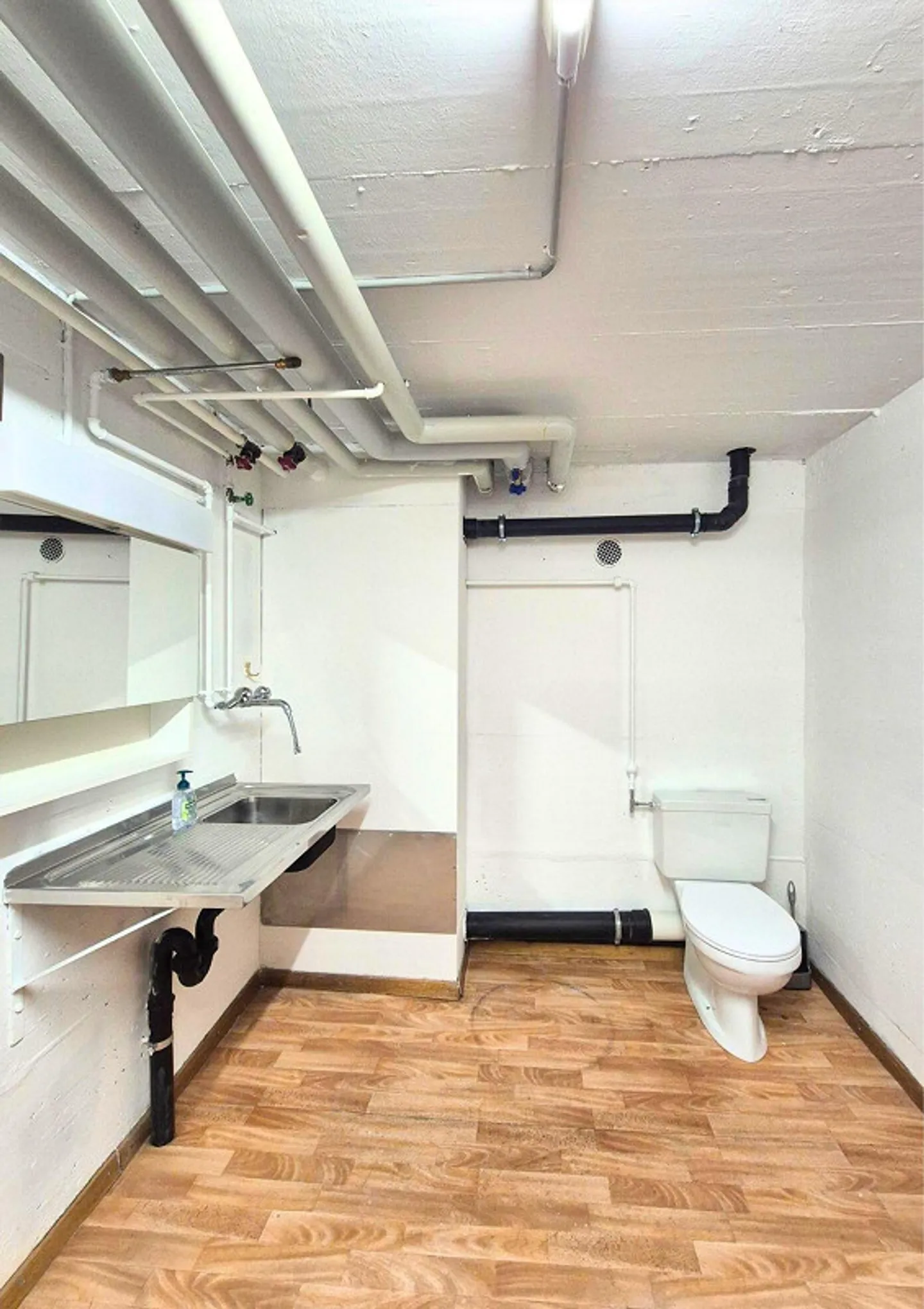 Salle de stockage/loisir, env. 28,3 m2 - Photo 2 sur 2