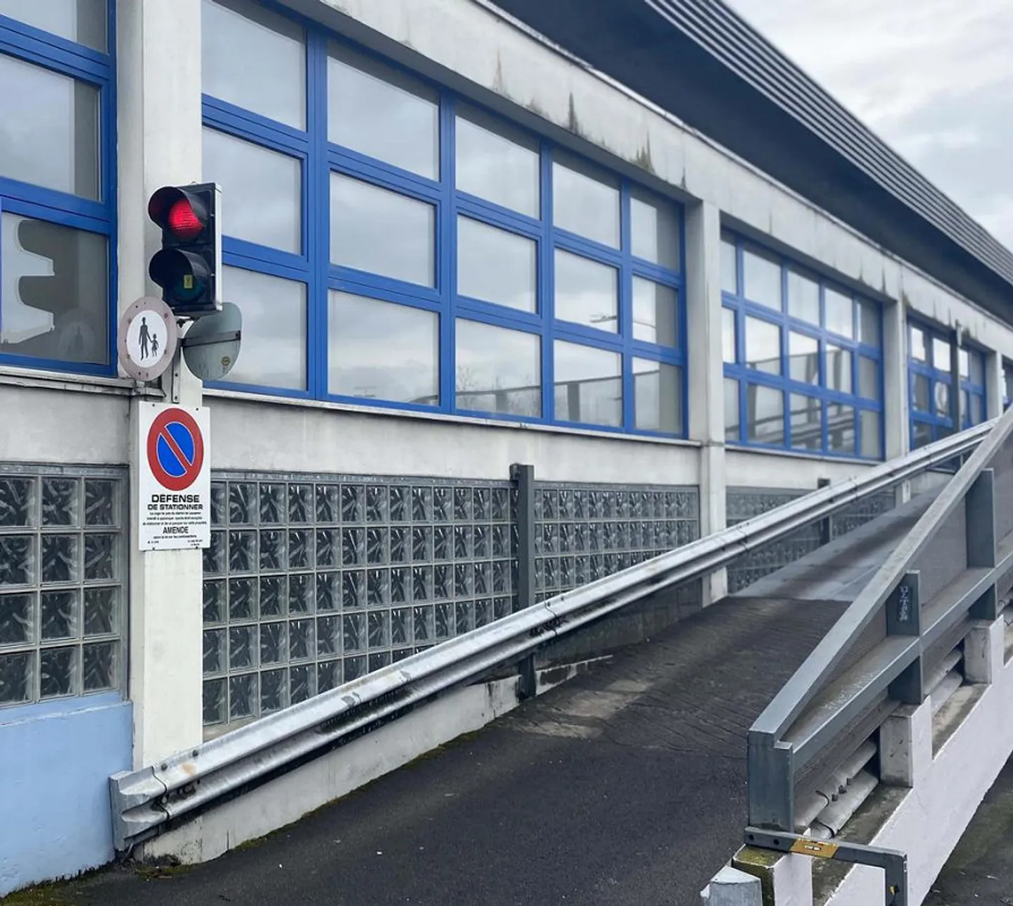 Covered parking spaces near Flon - Photo 2 of 5