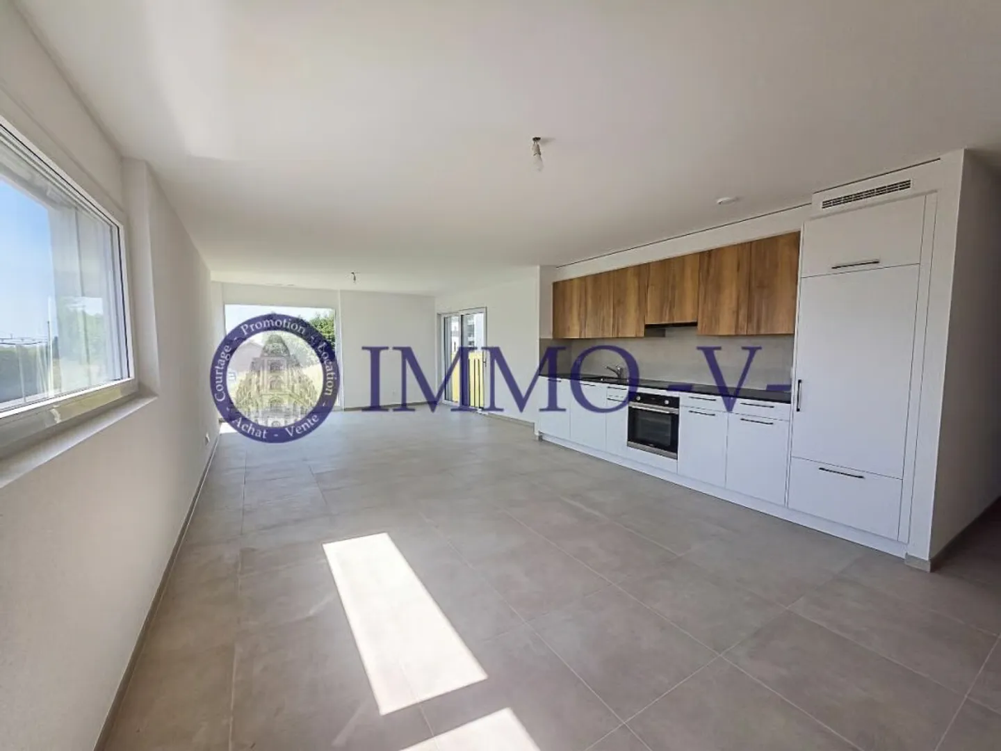 Modernes Apartment mit Balkon - Foto 2 von 6
