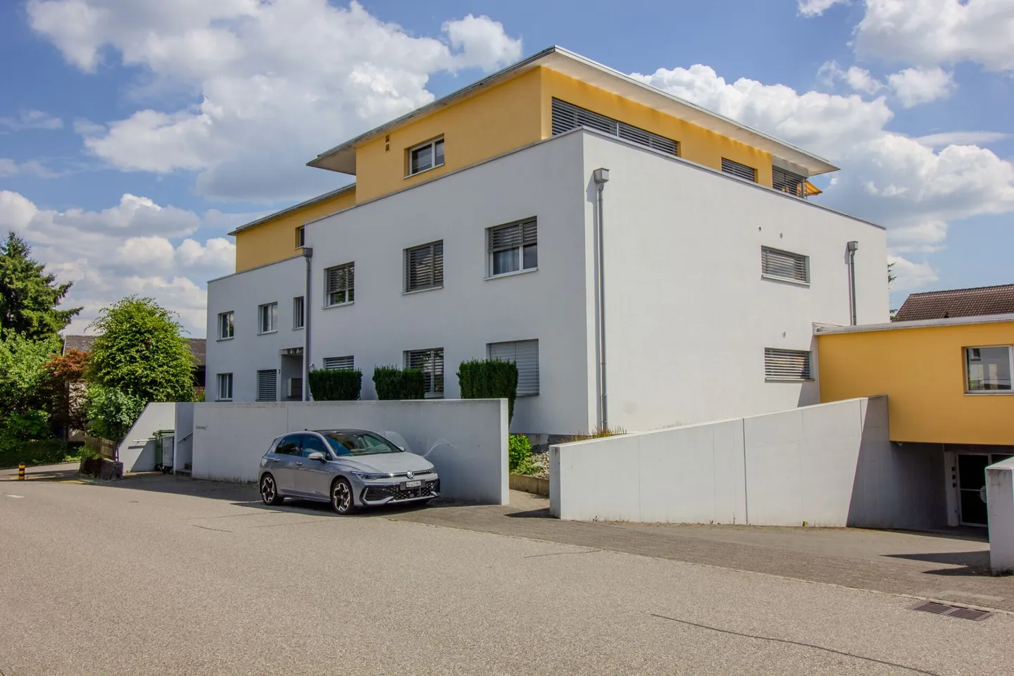 Grosszügige und gemütliche 4.5-Zimmer-Wohnung im 1. OG - Foto 1 von 17