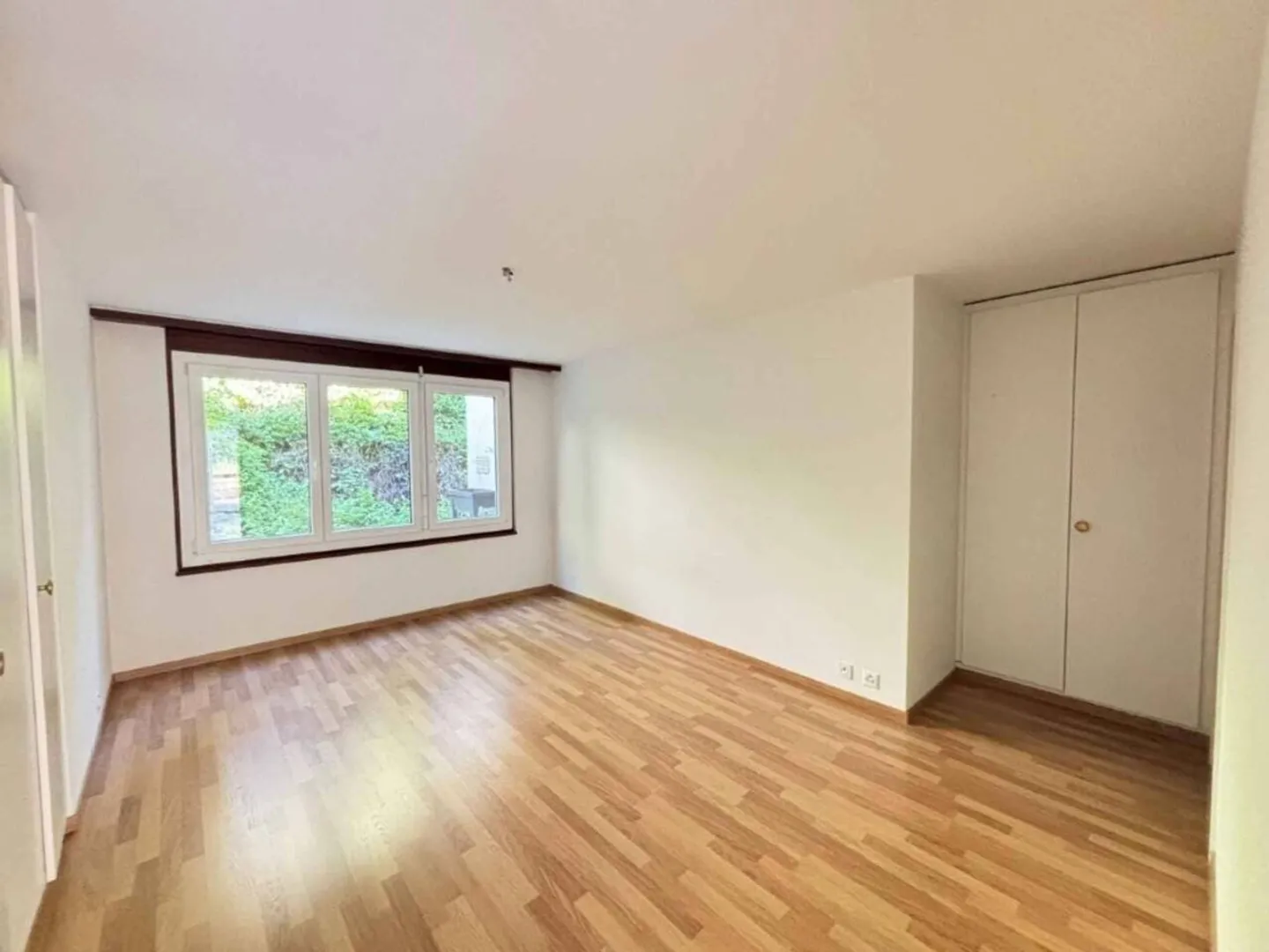 3.5-room apartment with south-facing terrace in sought-after neighborhood - Photo 6 of 9